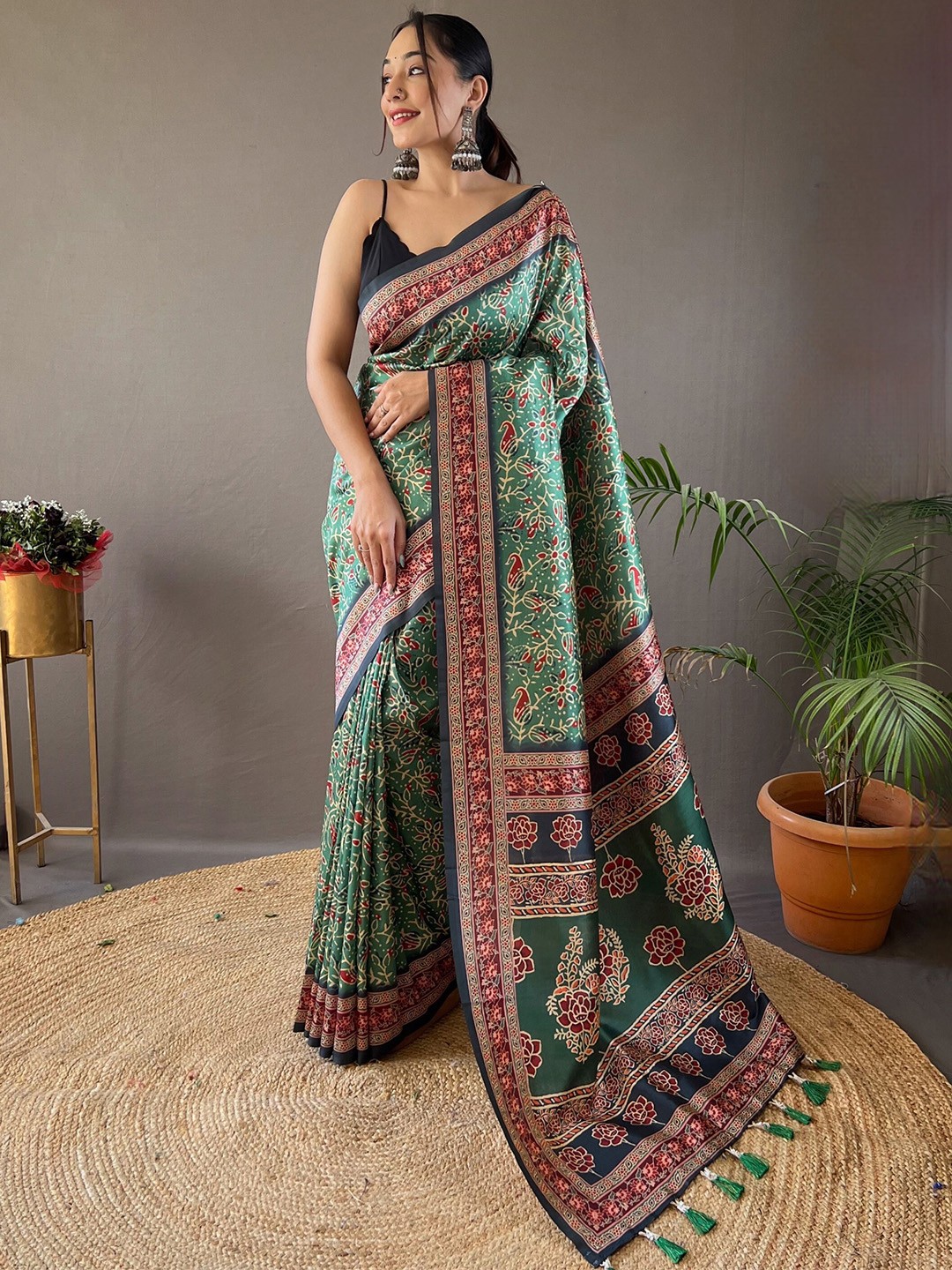 

Chandbaali Kalamkari Tussar Saree, Green