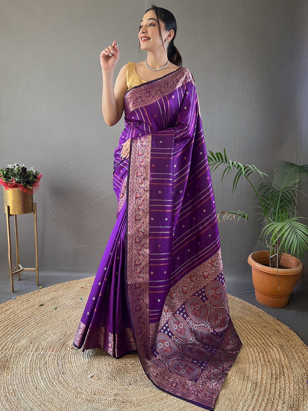 

Chandbaali Woven Design Zari Banarasi Saree, Magenta