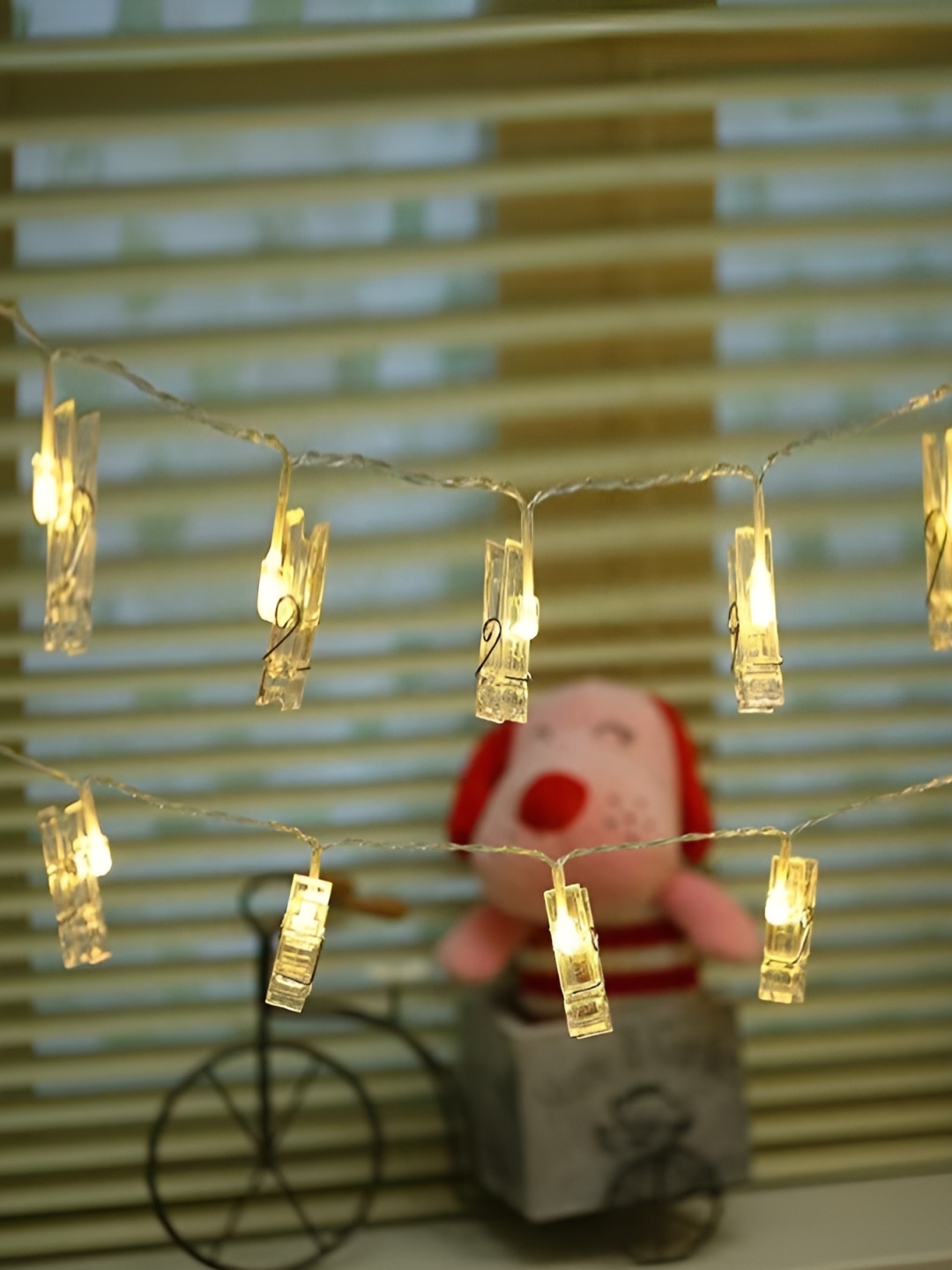 

SPARK WORLD Transparent & Yellow Photo Clip Shaped String Lights