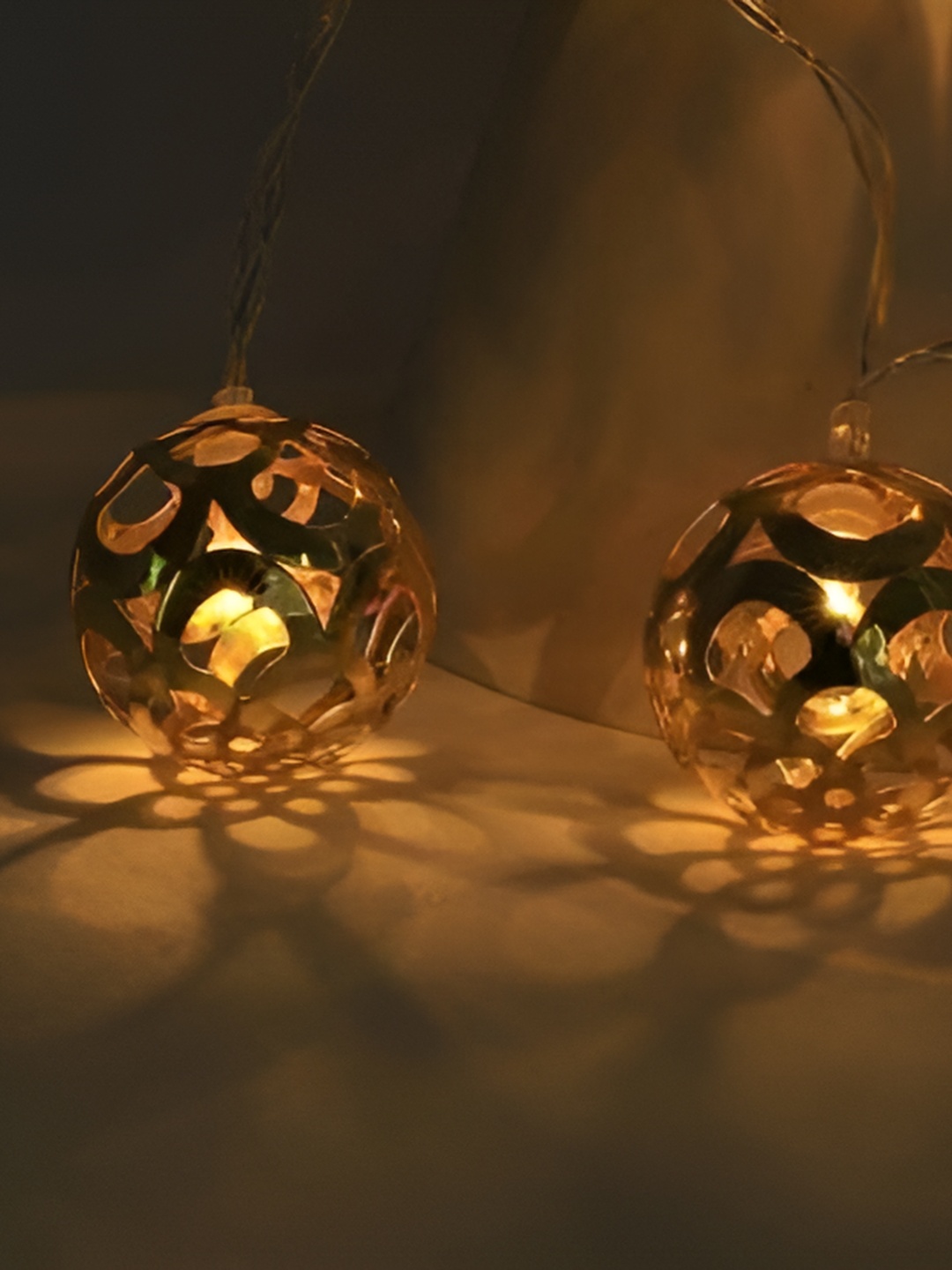 

SPARK WORLD Gold Moon Shape String Lights