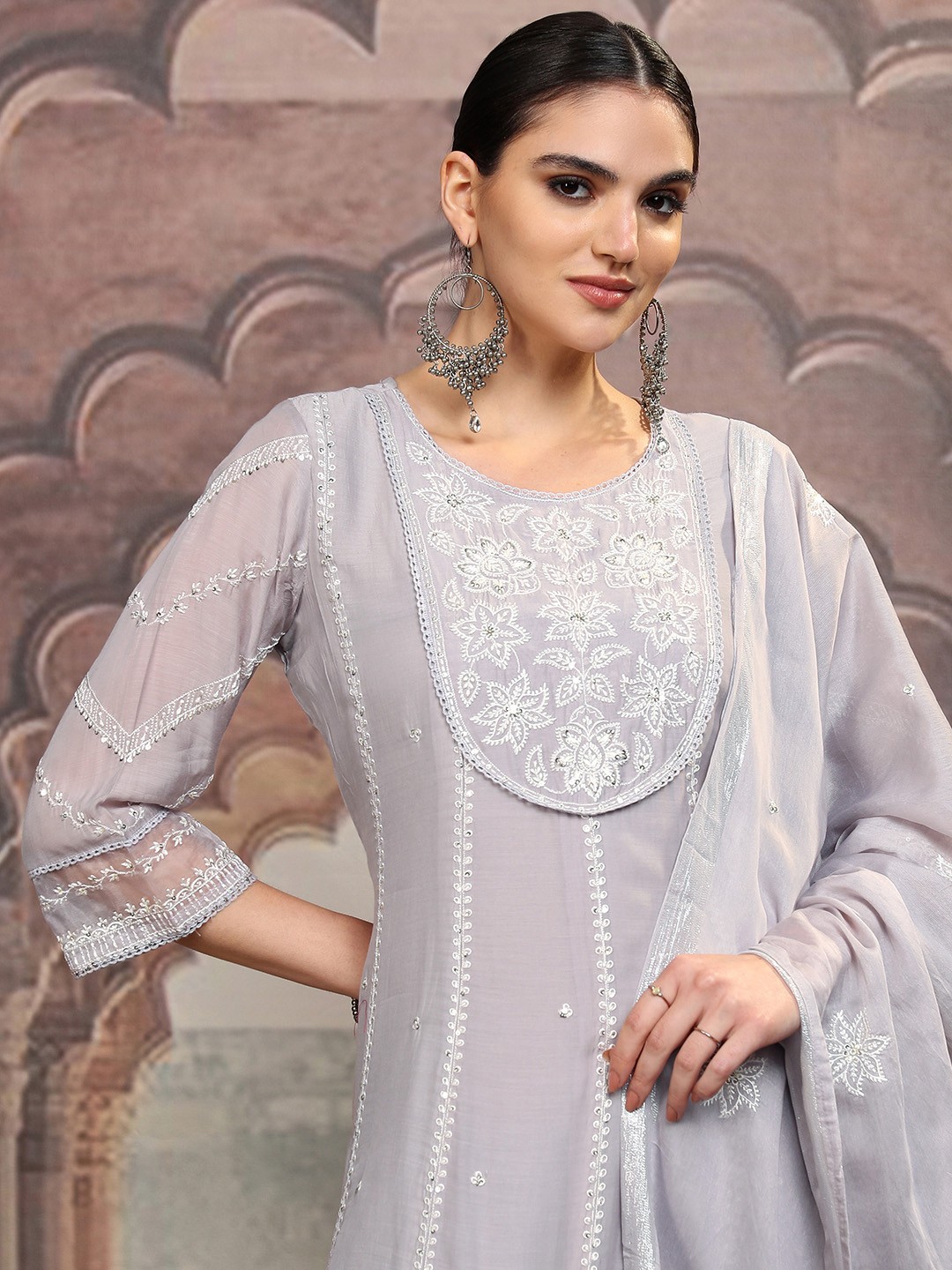

Vishudh Floral Embroidered Regular Kurta with Trouser & Dupatta, Purple