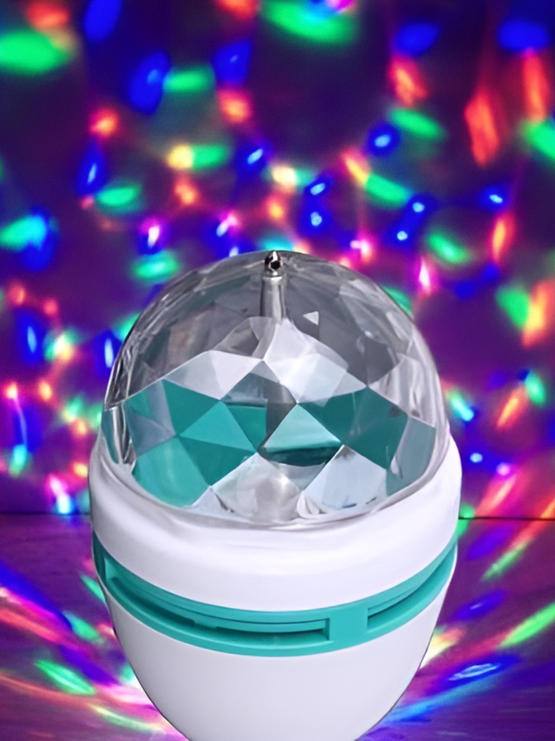 

SPARK WORLD White & Green Textured Semi-sphere Contemporary Disco Ball Bulb