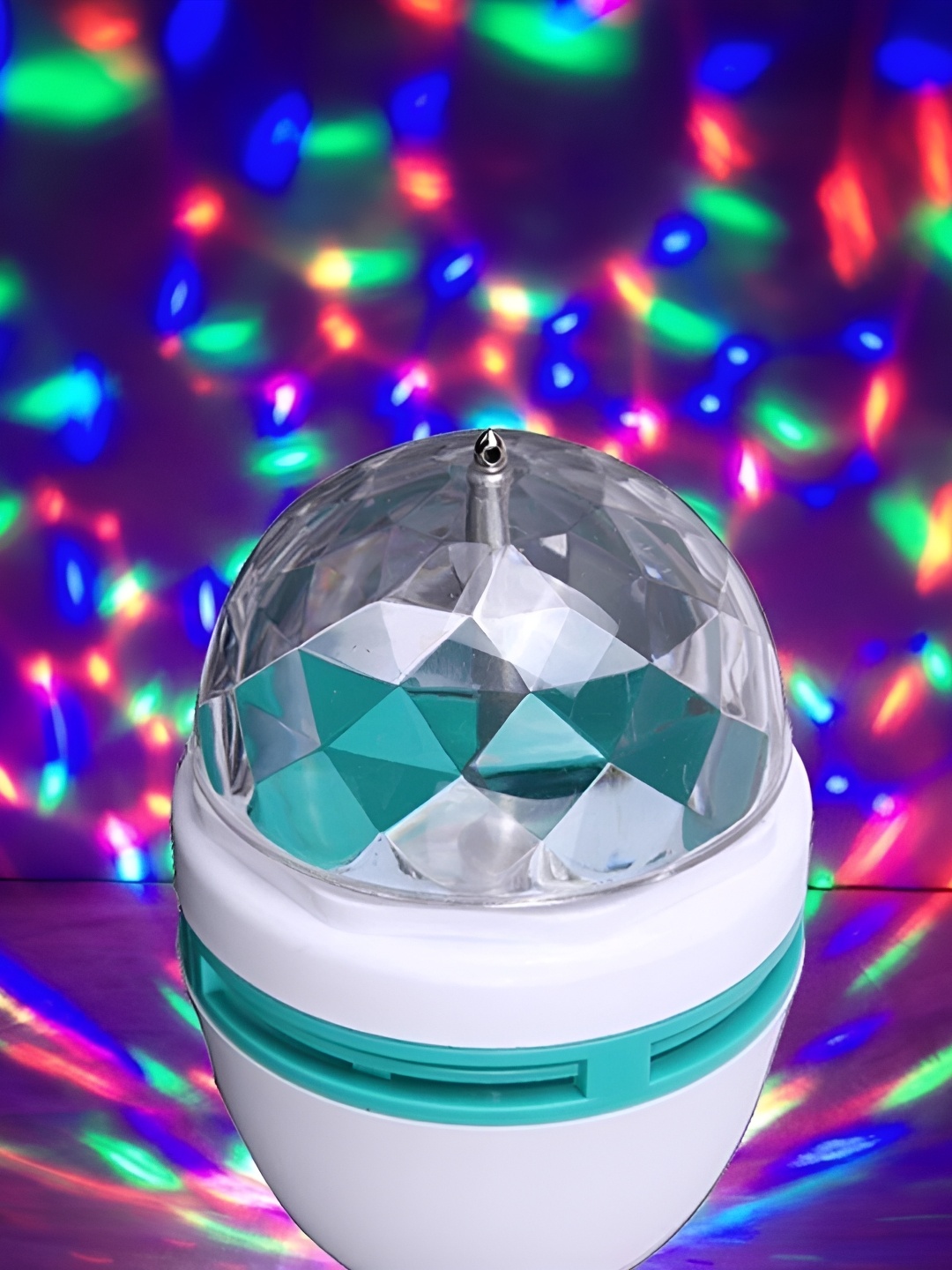 

SPARK WORLD White & Green Textured Disco Ball Bulb