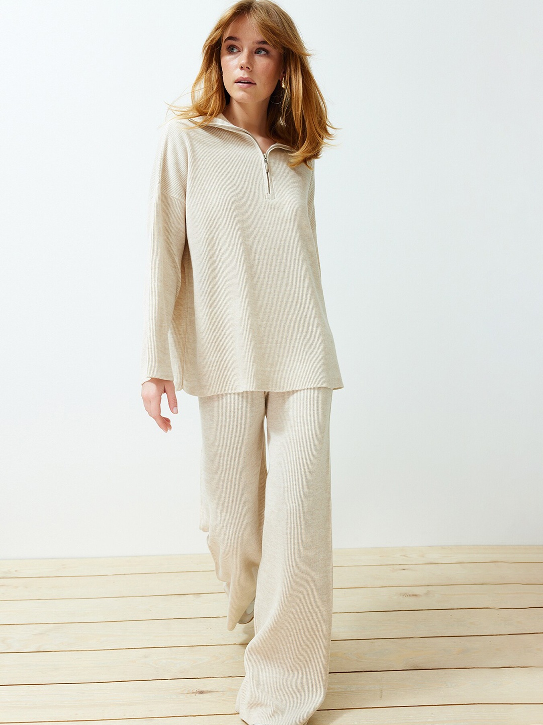 

Trendyol Mock Neck Acrylic Sweatshirt With Trouser, Off white