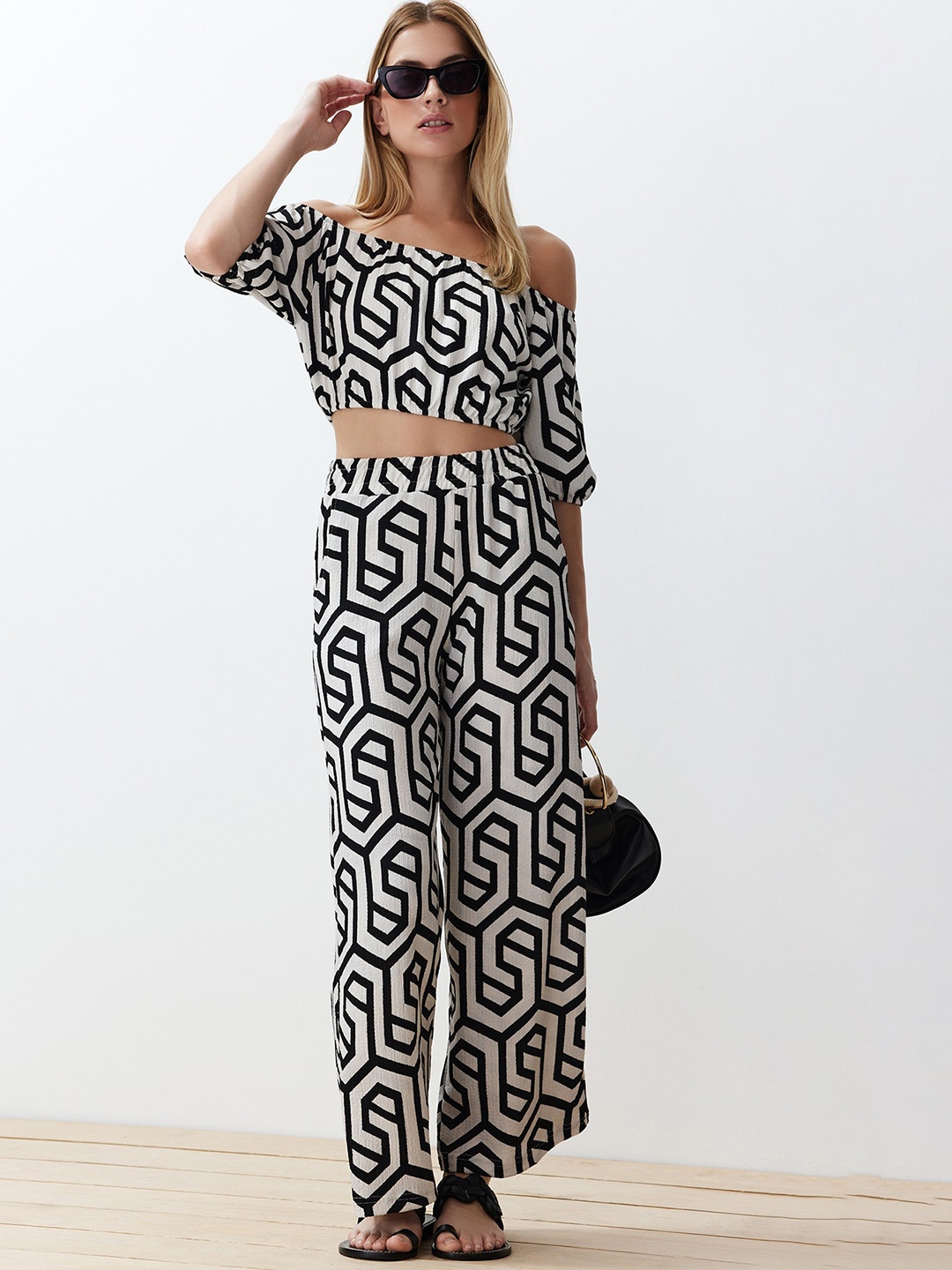 

Trendyol Printed Off-Shoulder Crop Top With Trousers, White