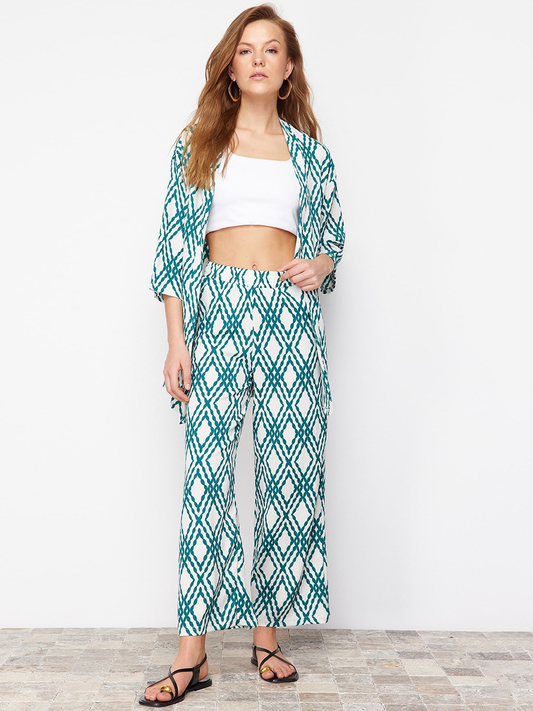 

Trendyol Printed Open Front Shrug With Trousers, Green