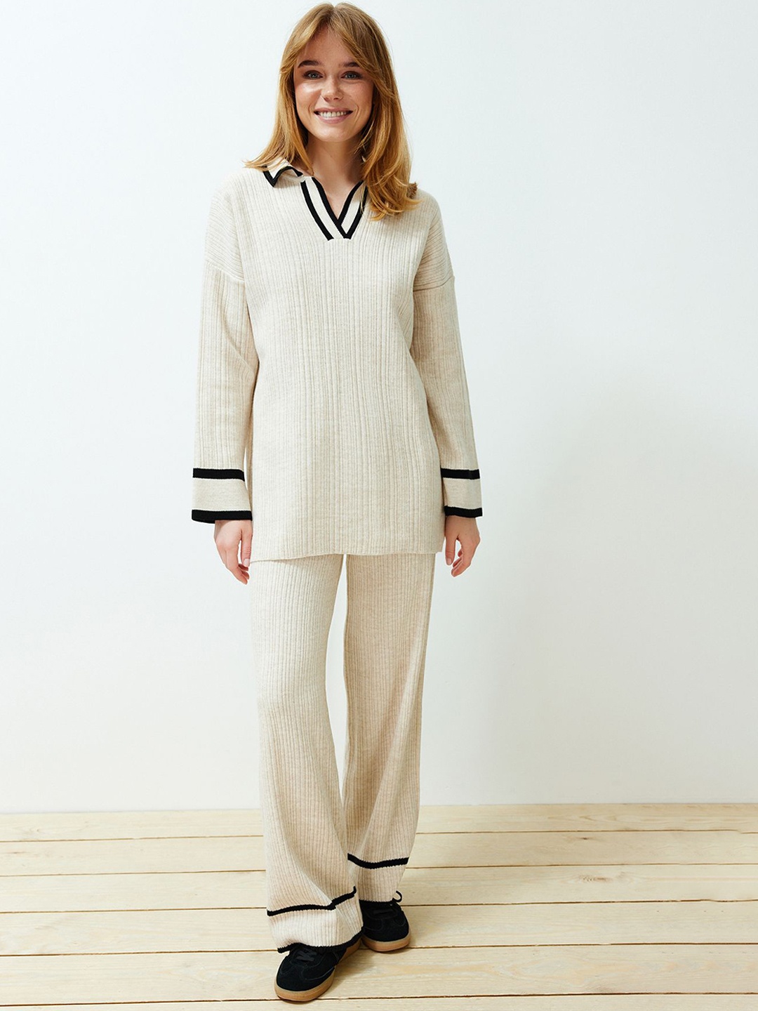 

Trendyol Ribbed V-Neck Acrylic Sweater With Trousers, Cream