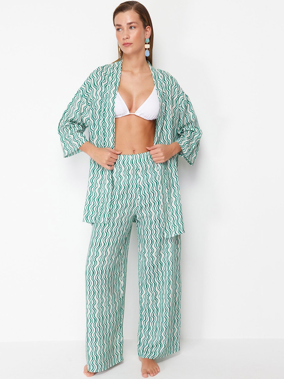 

Trendyol Abstract Printed Shawl-Collar Night suit, Green
