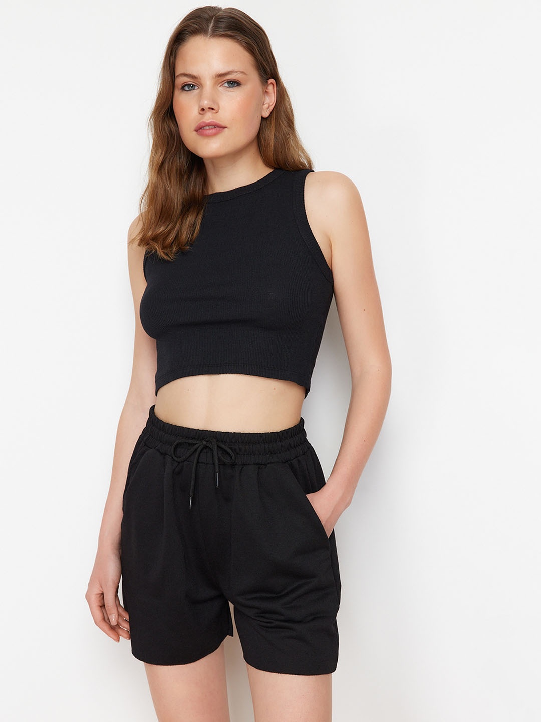 

Trendyol Round Neck Crop Tank Top With Shorts, Black