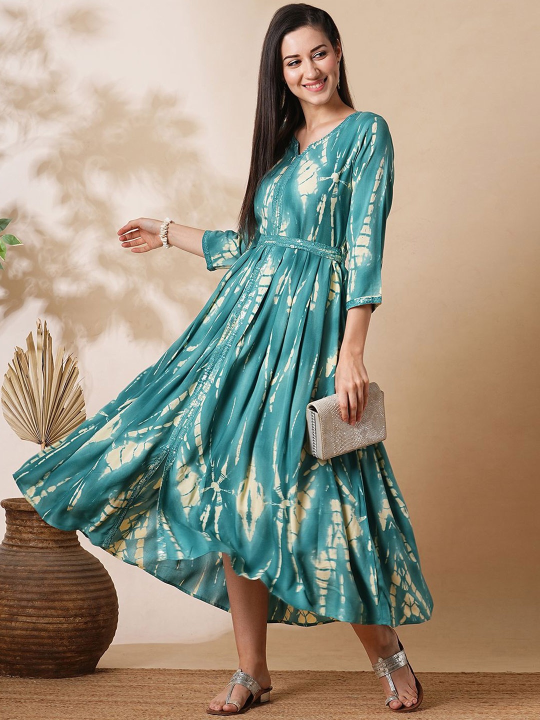 

Globus Embroidered Neckline Tie-Dye Pattern Front Slit A-Line Fusion Midi Dress With Belt, Blue