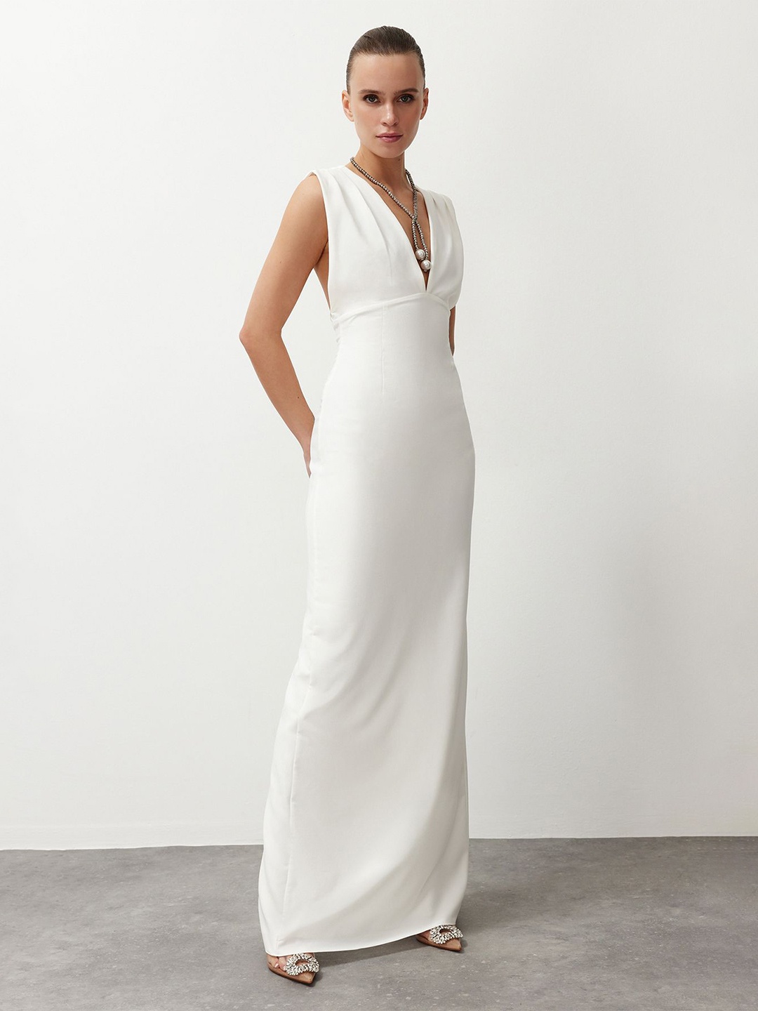 

Trendyol V-Neck Sleeveless Empire Maxi Dress, White