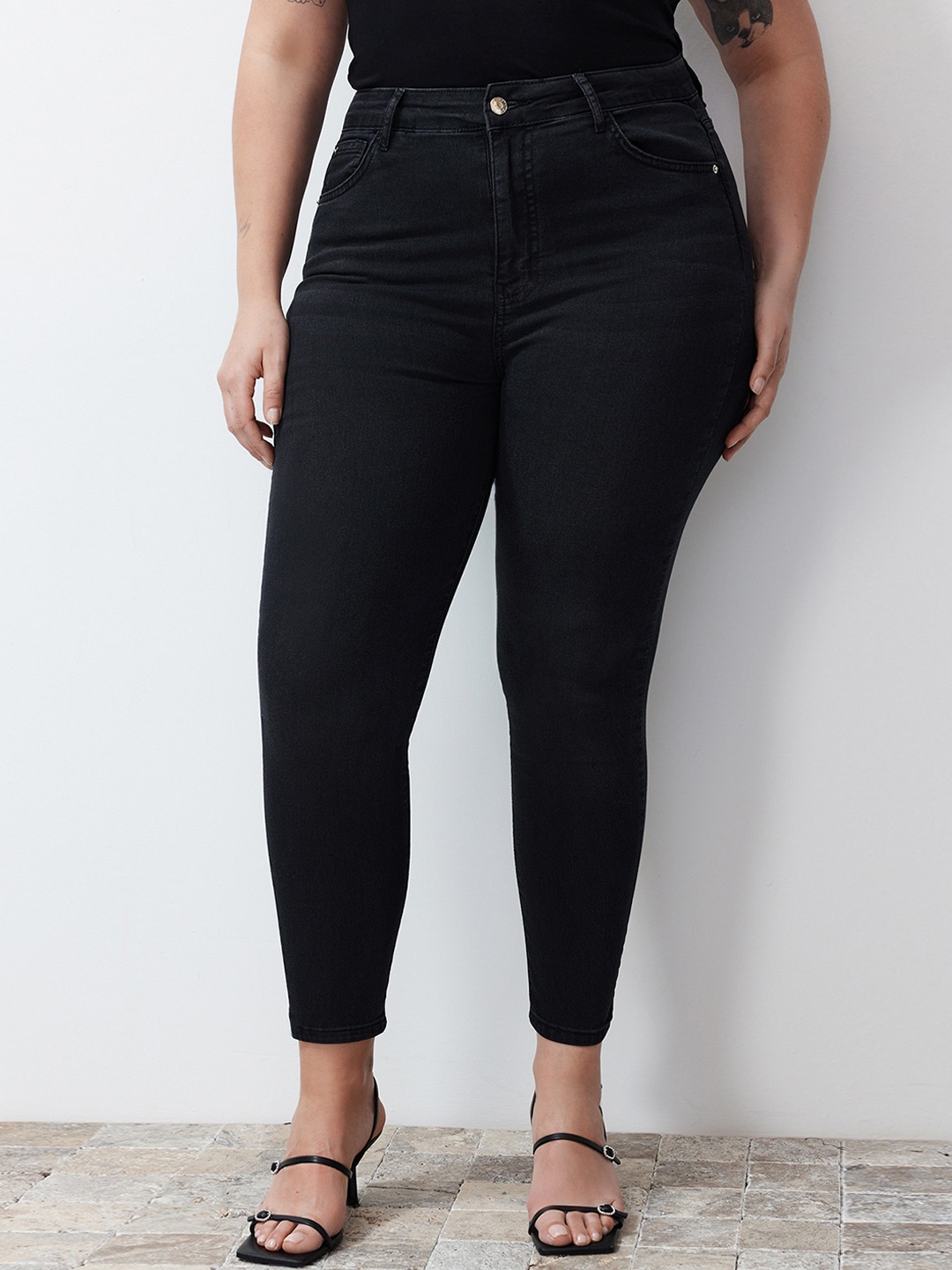 

Trendyol Women Plus Size Slim Fit High-Rise Jeans, Black