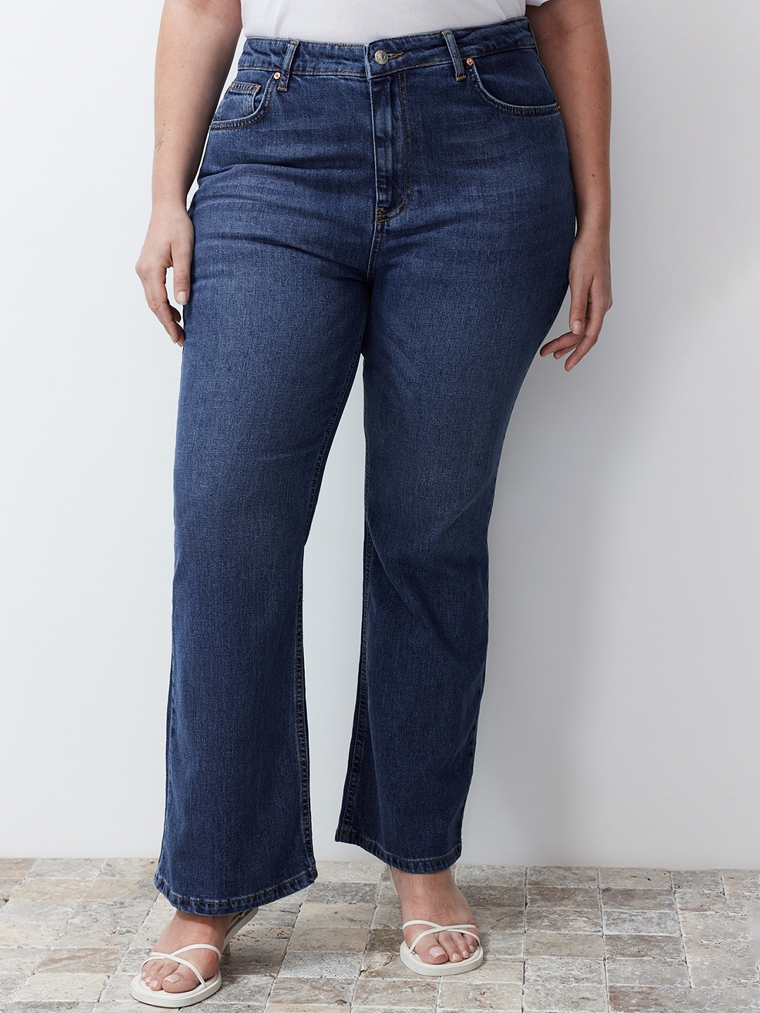 

Trendyol Women Light Fade Jeans, Na