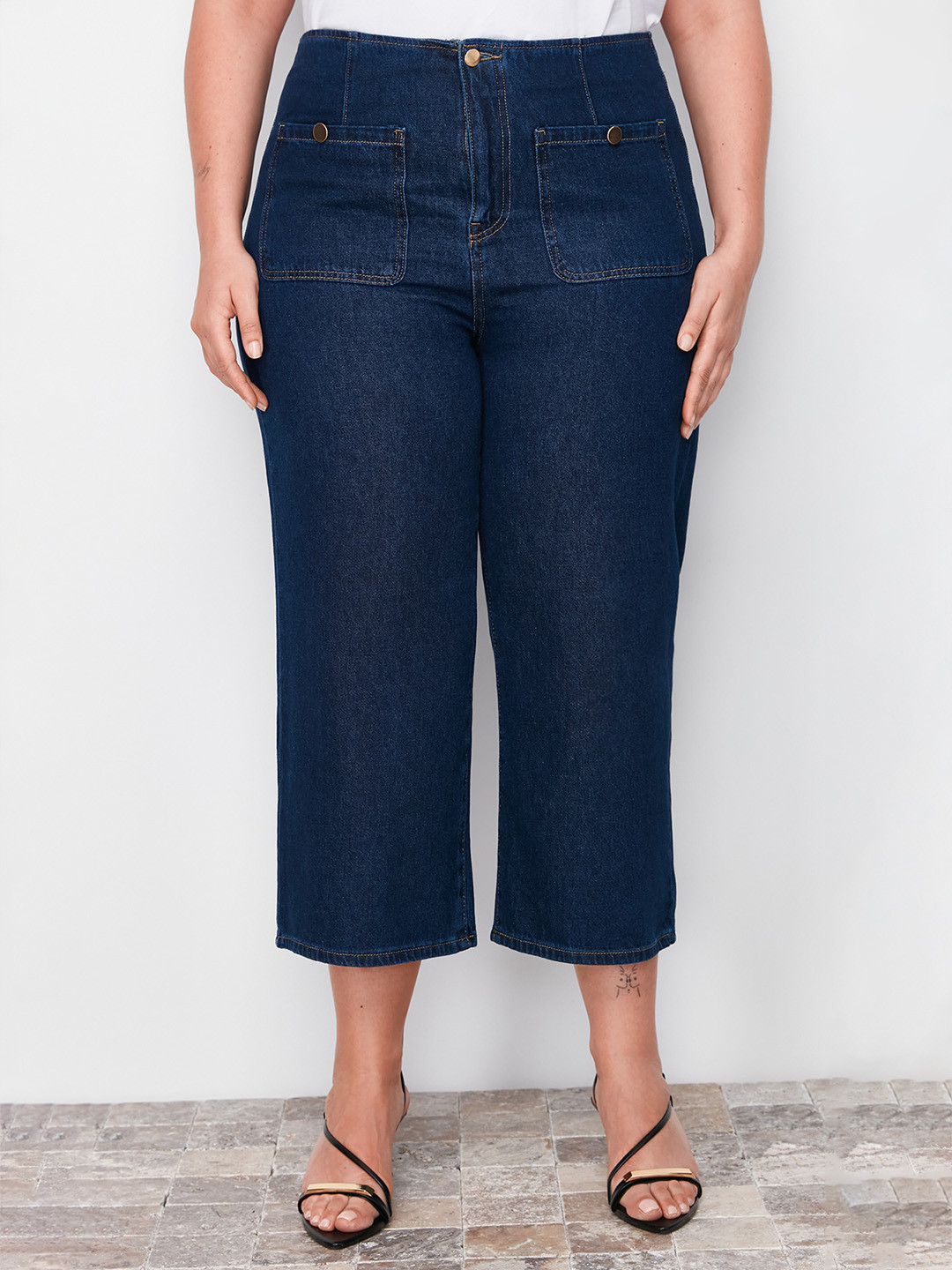 

Trendyol Women Solid Jeans, Na