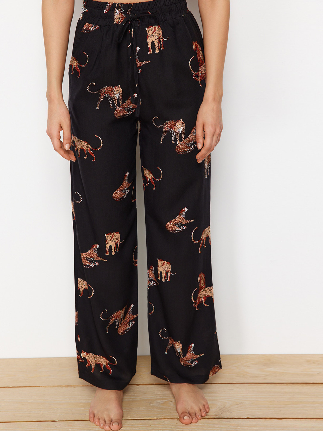 

Trendyol Printed Straight-Leg Lounge Pants, Black