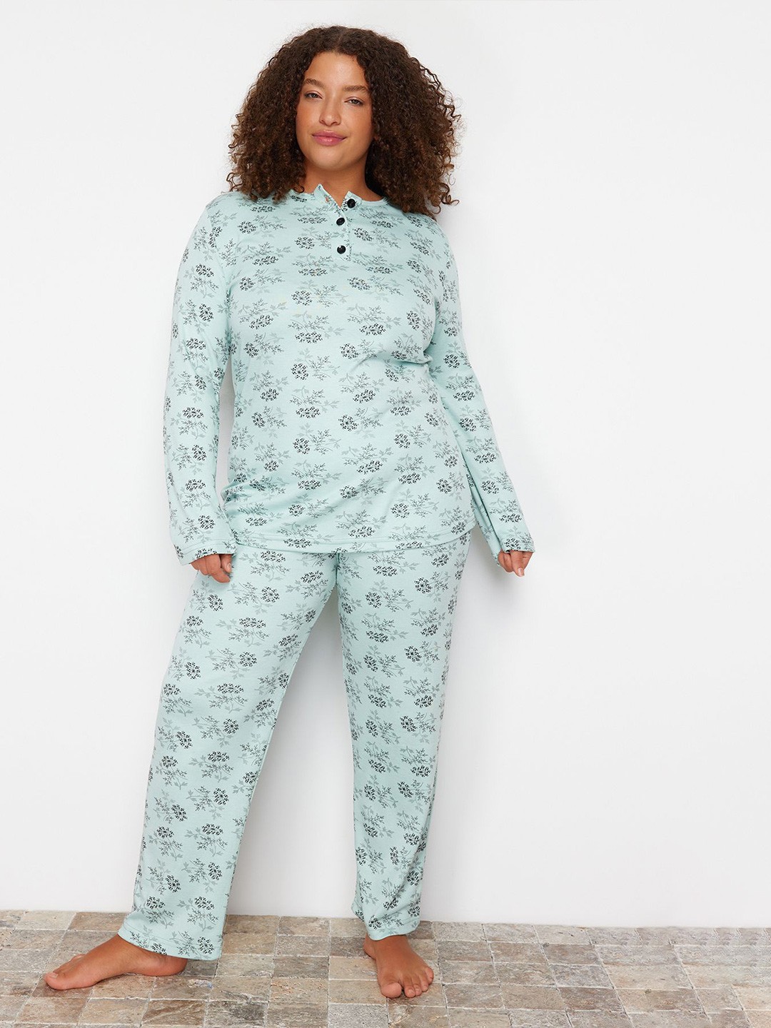 

Trendyol Floral Printed Night suit, Green