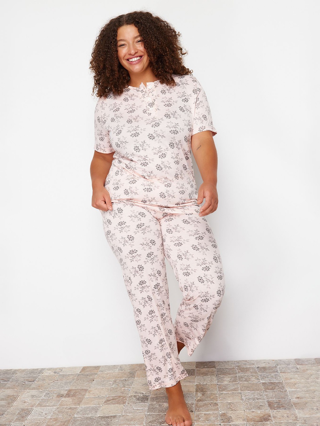 

Trendyol Floral Printed Round-Neck Nightsuit, Pink