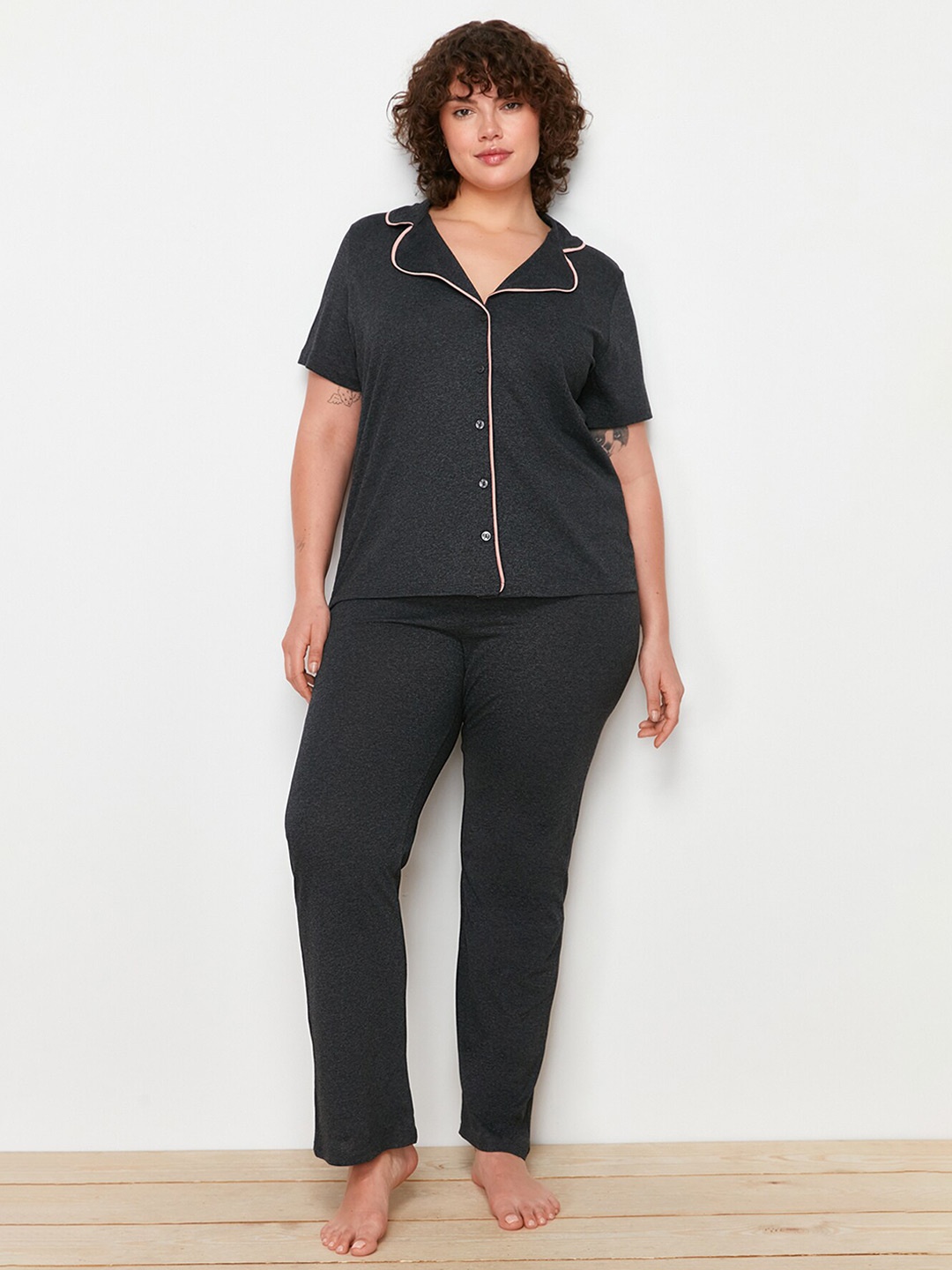 

Trendyol Plus Size Lapel Collar Night suit, Black
