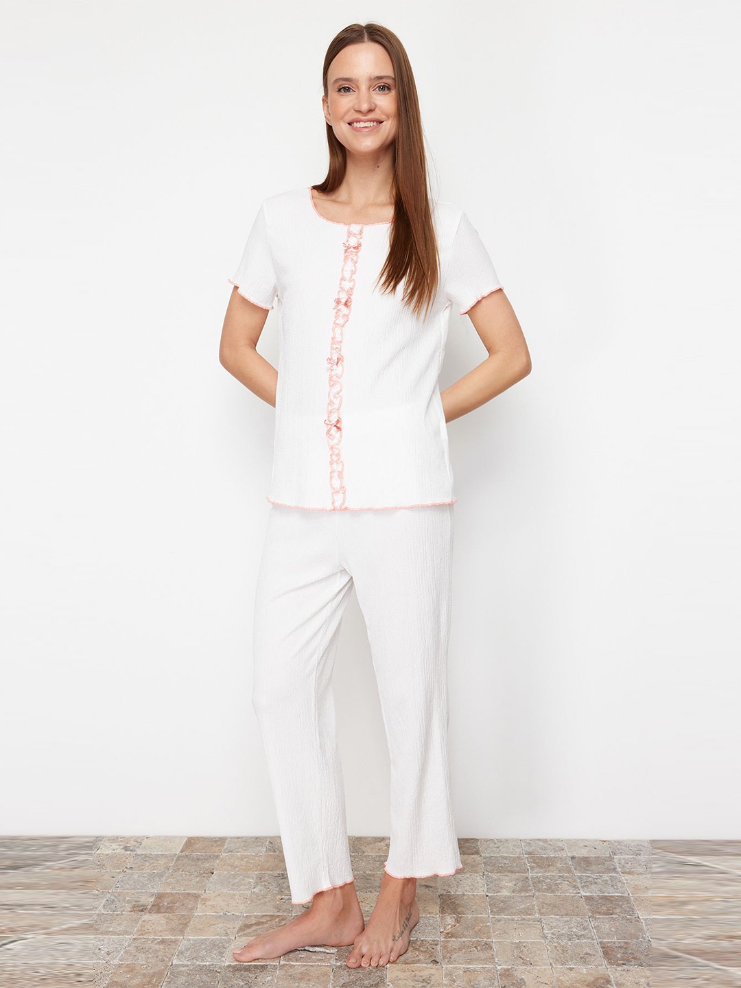 

Trendyol Round-Neck Nightsuit, White