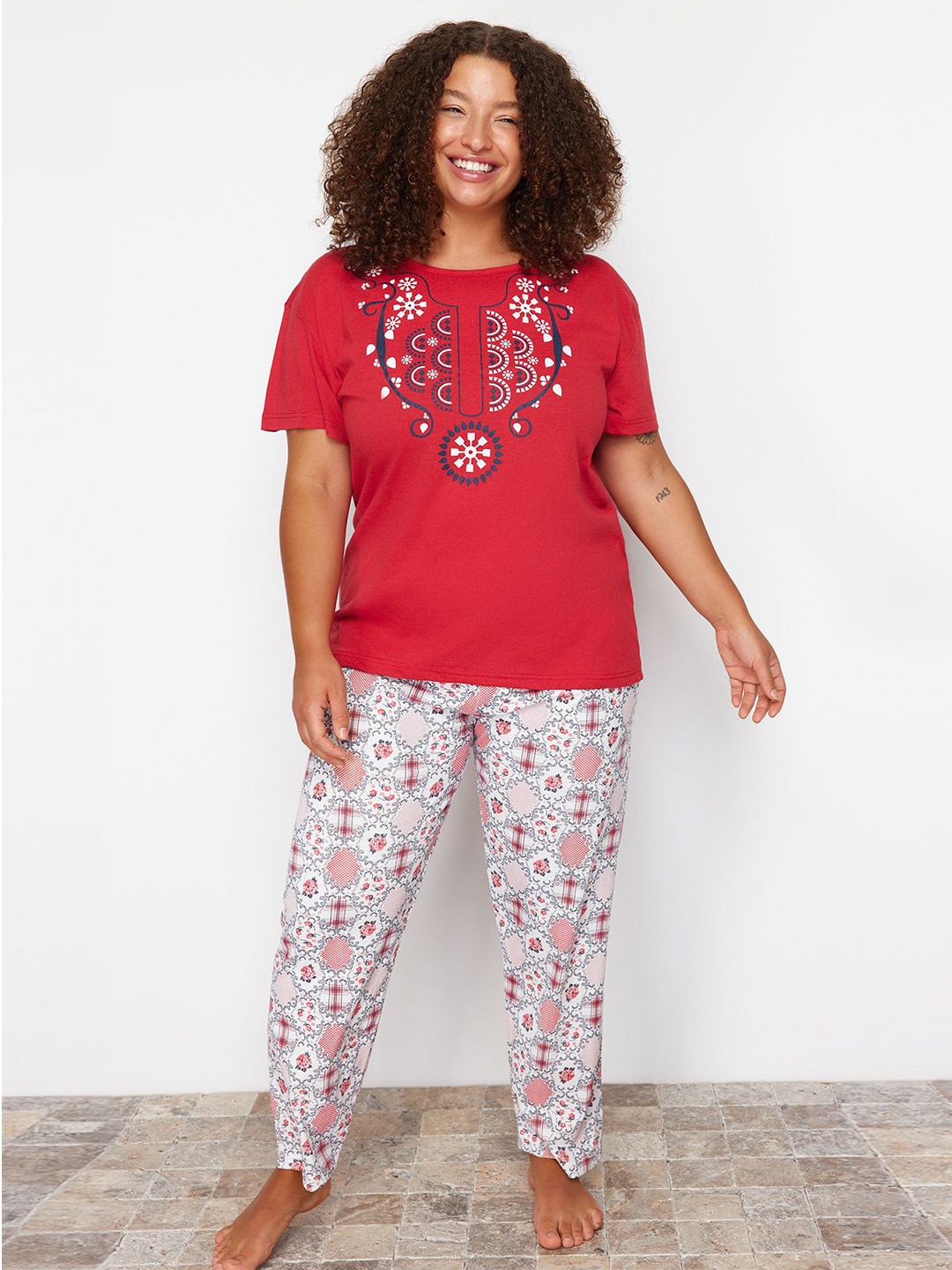 

Trendyol Printed Top With Trousers, Red