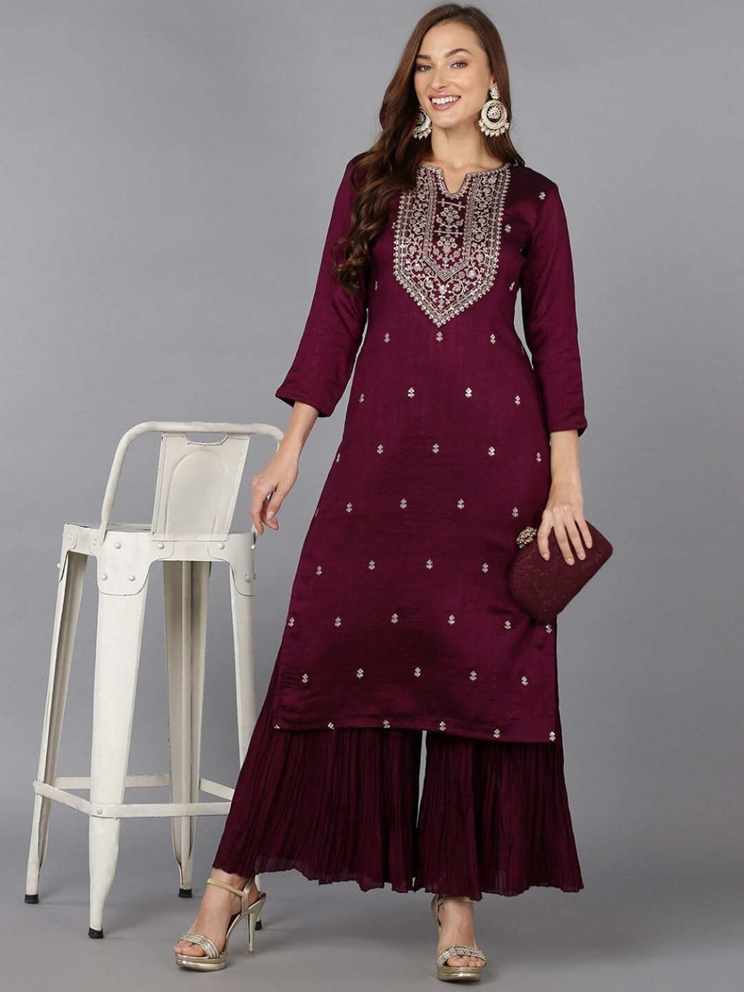 

Anouk Yoke Design Notch Neck Regular Sleeves Thread Work Straight Kurta, Burgundy