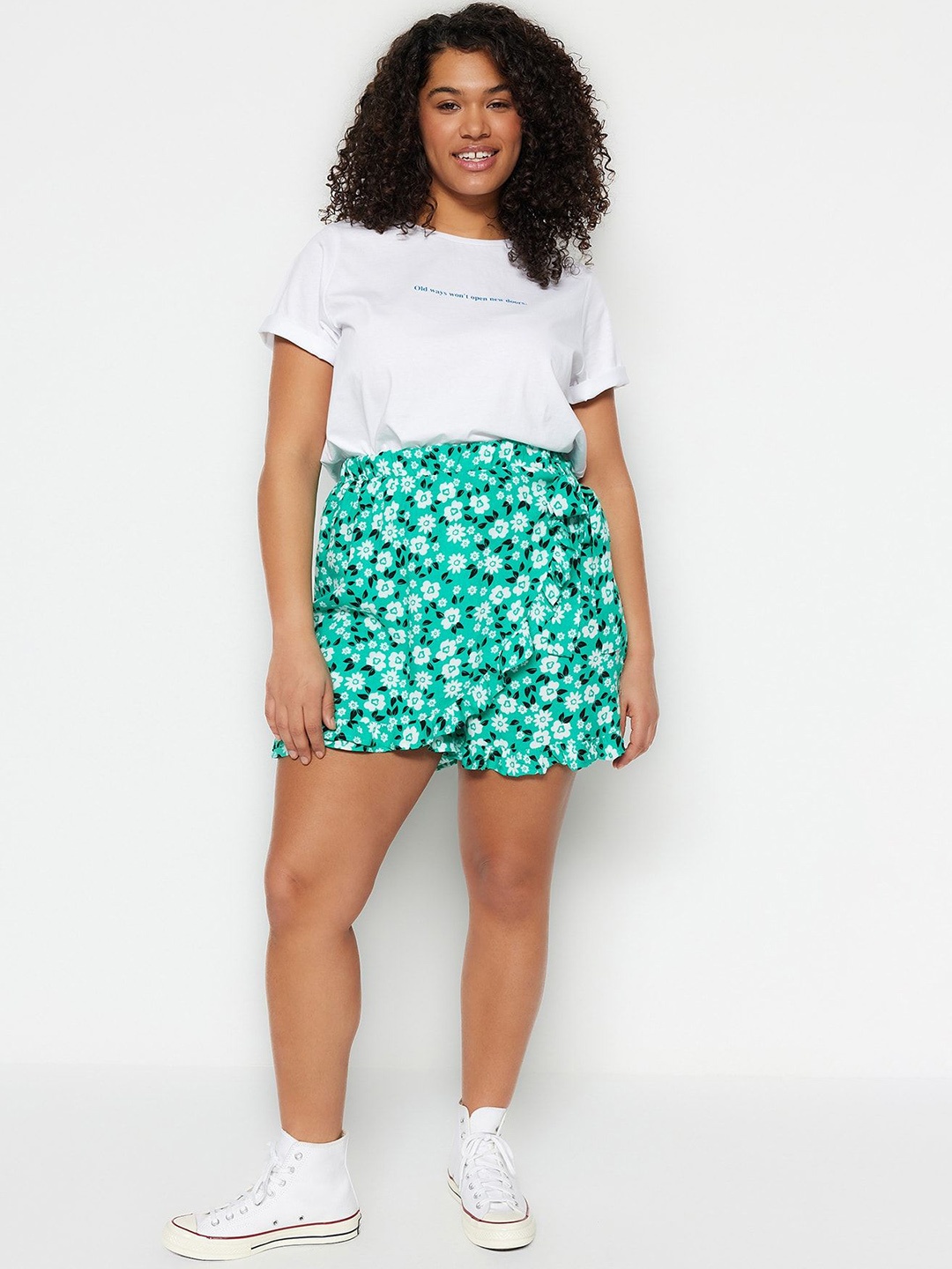 

Trendyol Women Floral Printed Shorts, Sea green