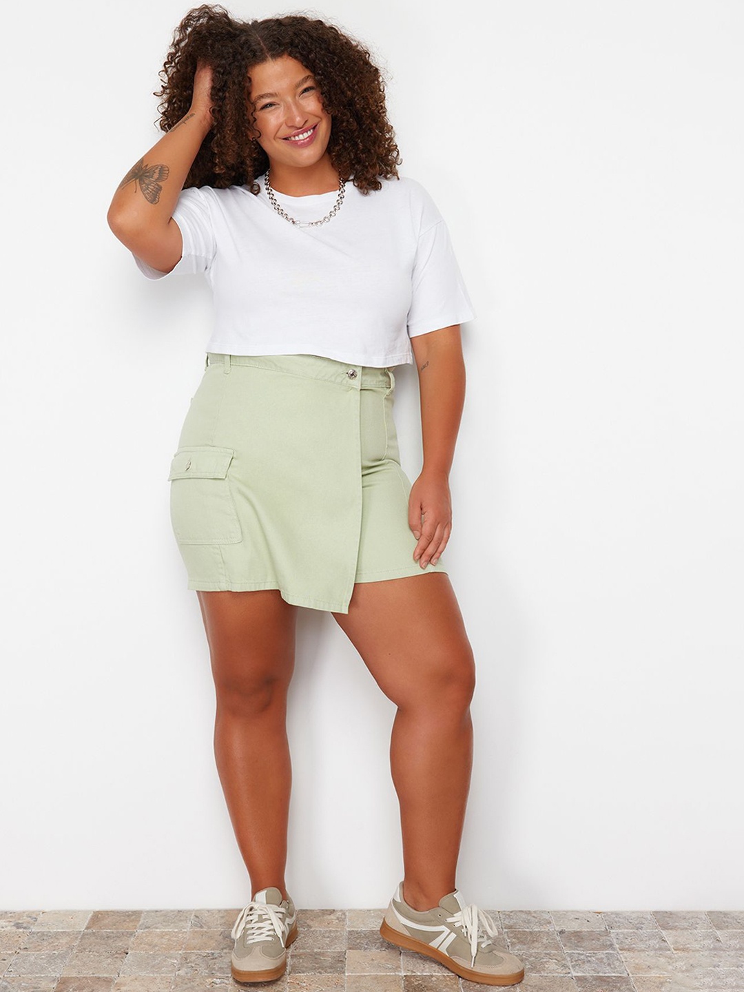 

Trendyol Women Cargo Shorts, Green