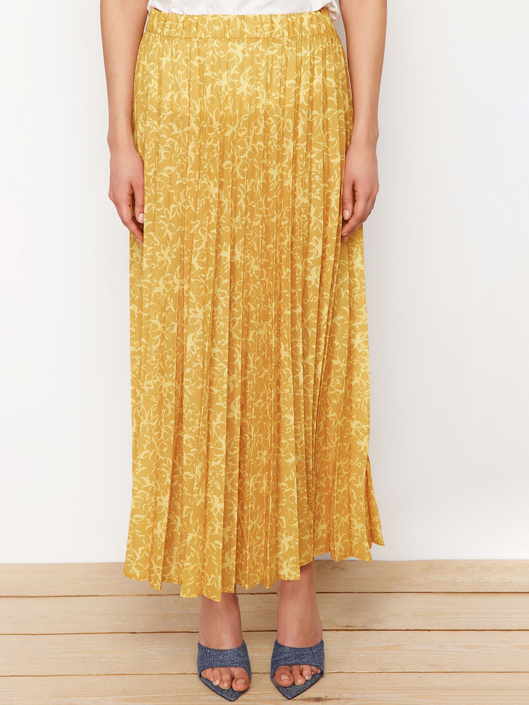 

Trendyol Pleated Flared Maxi Skirt, Yellow