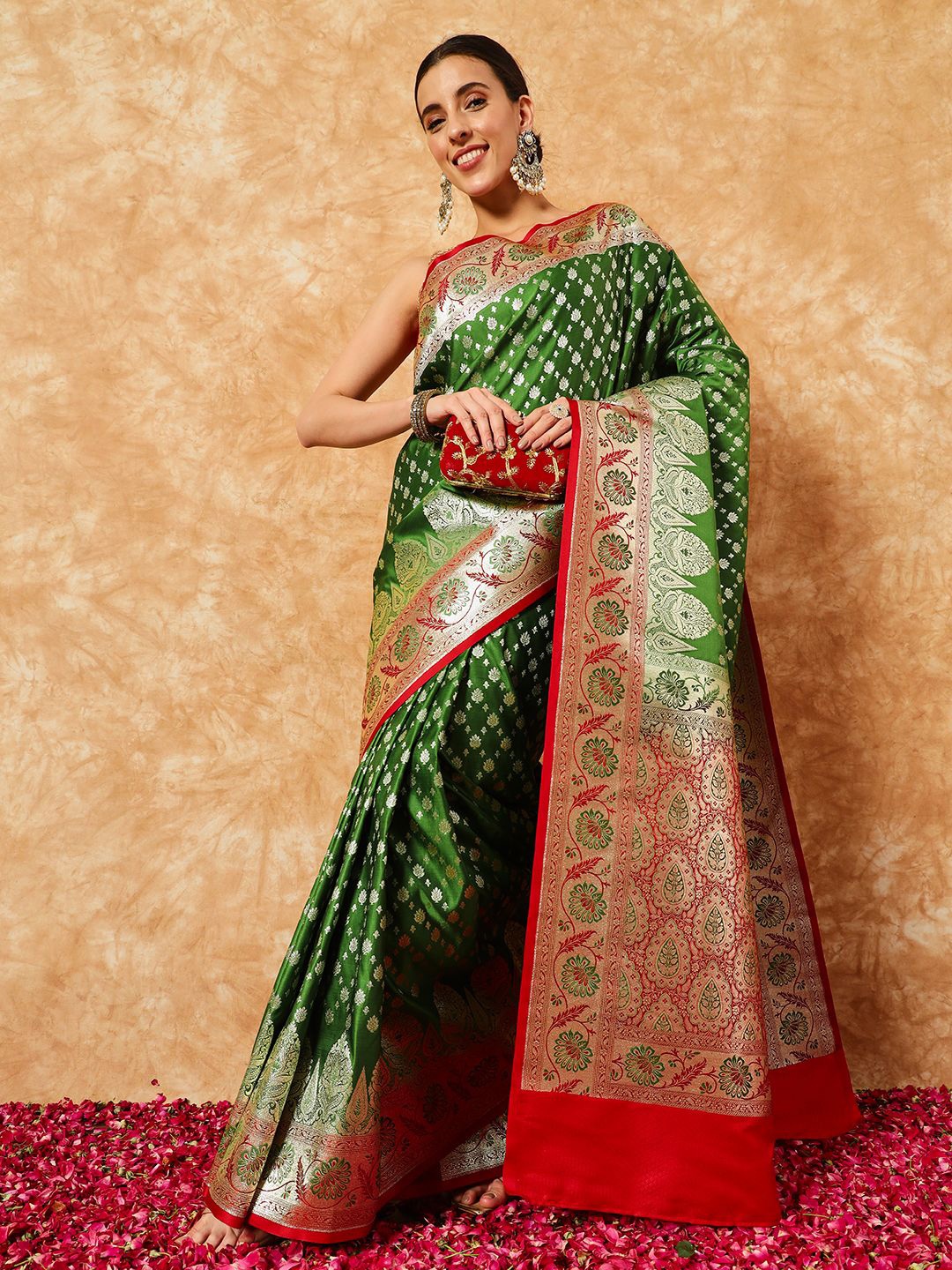 

Chhabra 555 Woven Design Pure Silk Saree with Contrast Meenakari Border, Green