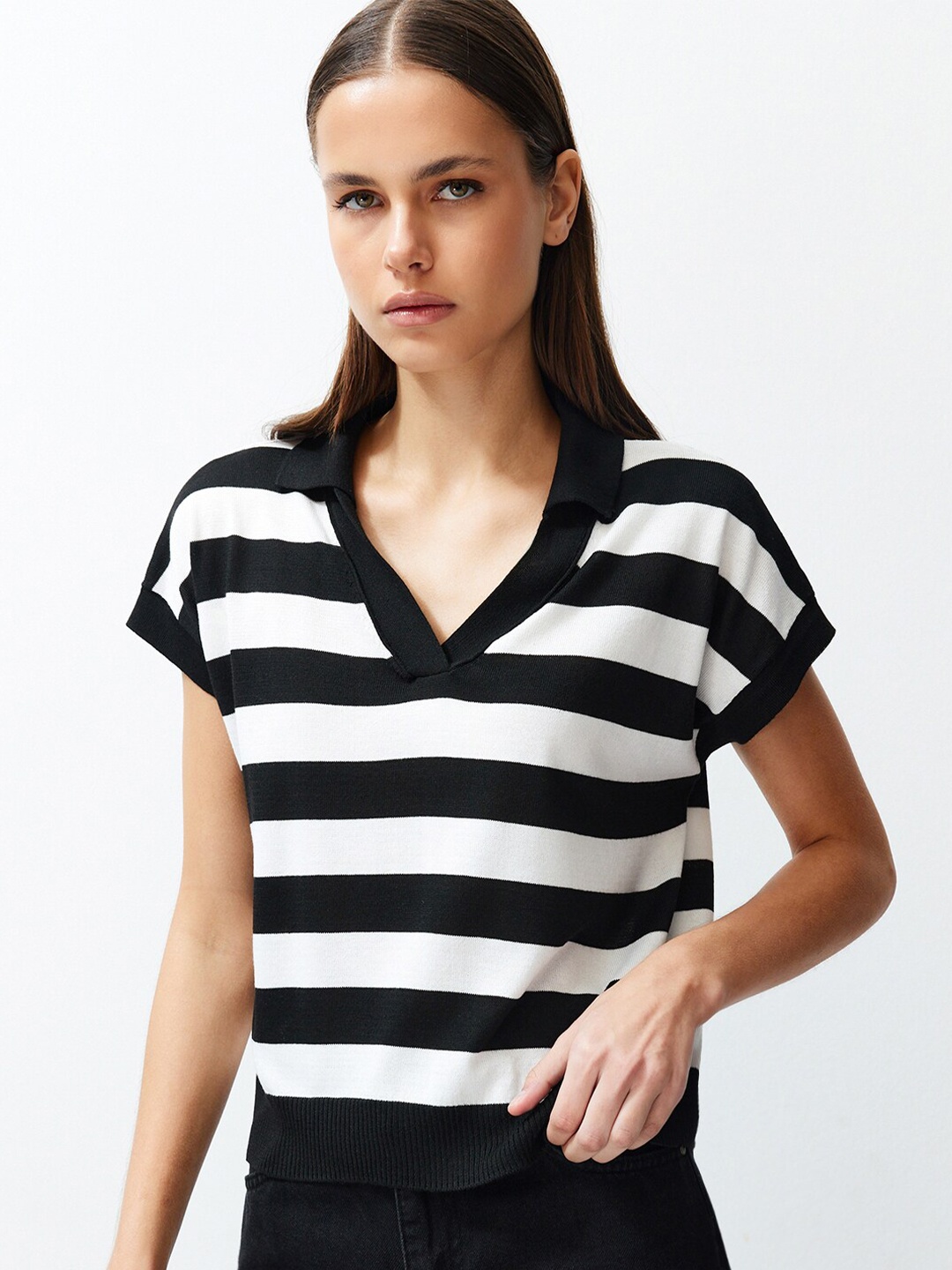 

Trendyol V-Neck Striped Pullover Sweater, Black