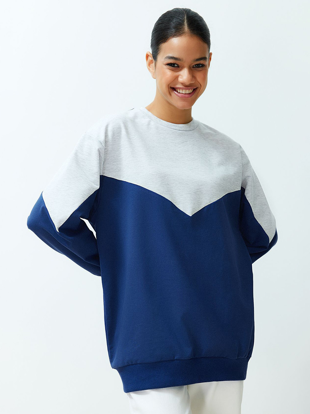 

Trendyol Women Colourblocked Sweatshirt, Na