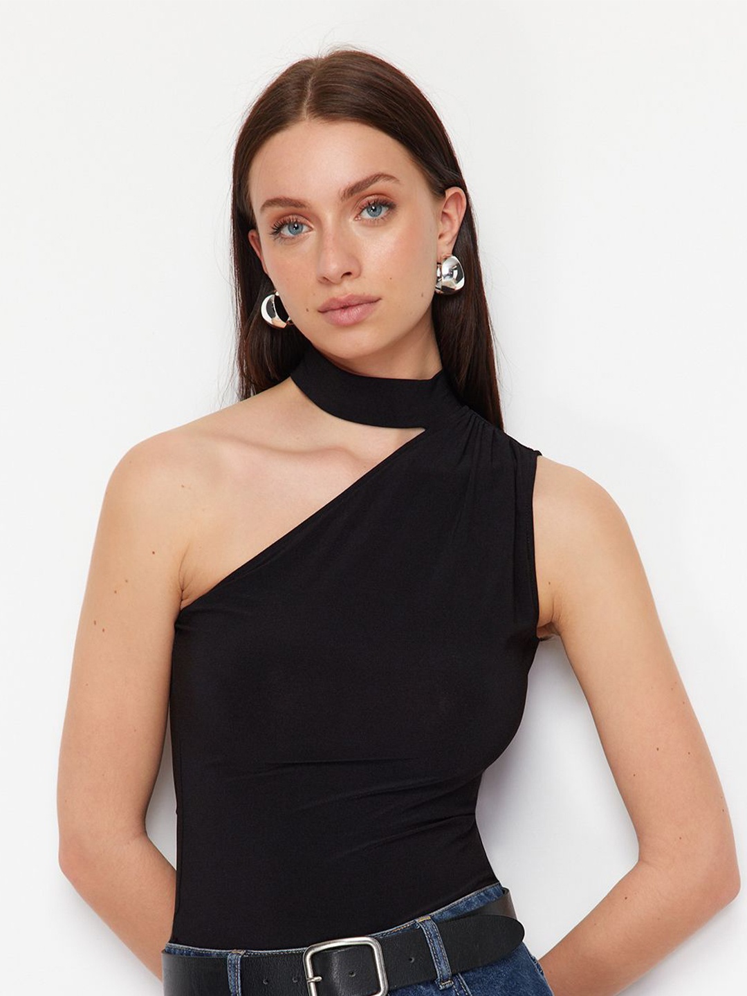 

Trendyol One Shoulder Sleeveless Fitted Top, Black