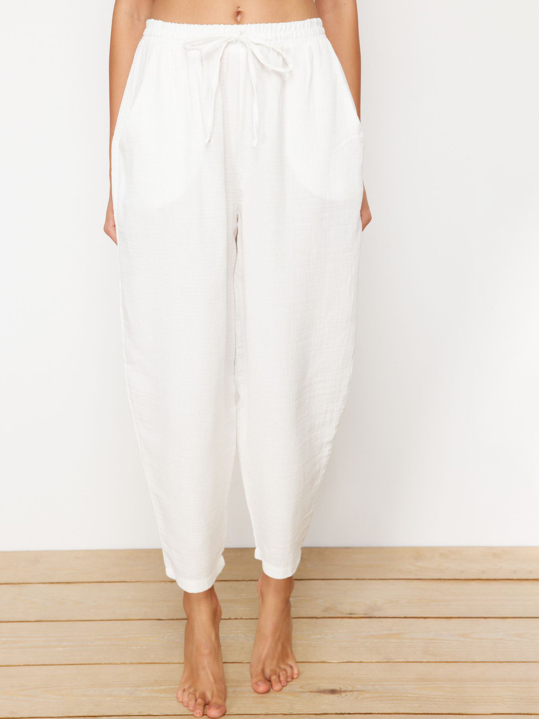 

Trendyol Women Trousers, Na