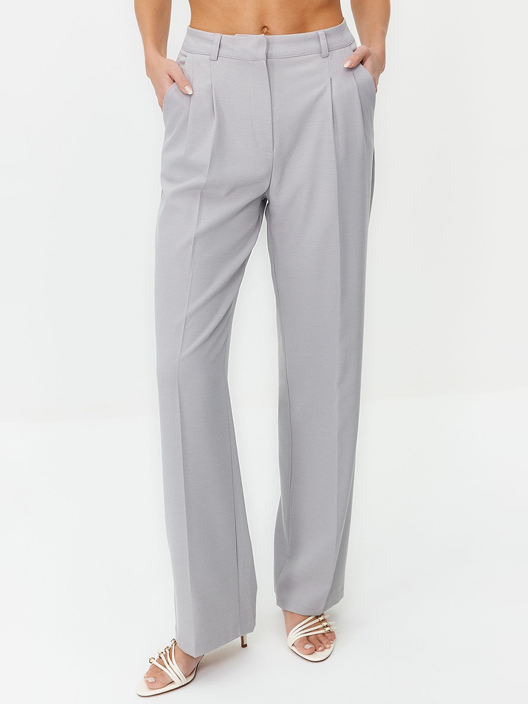 

Trendyol Women Mid-Rise Trousers, Na