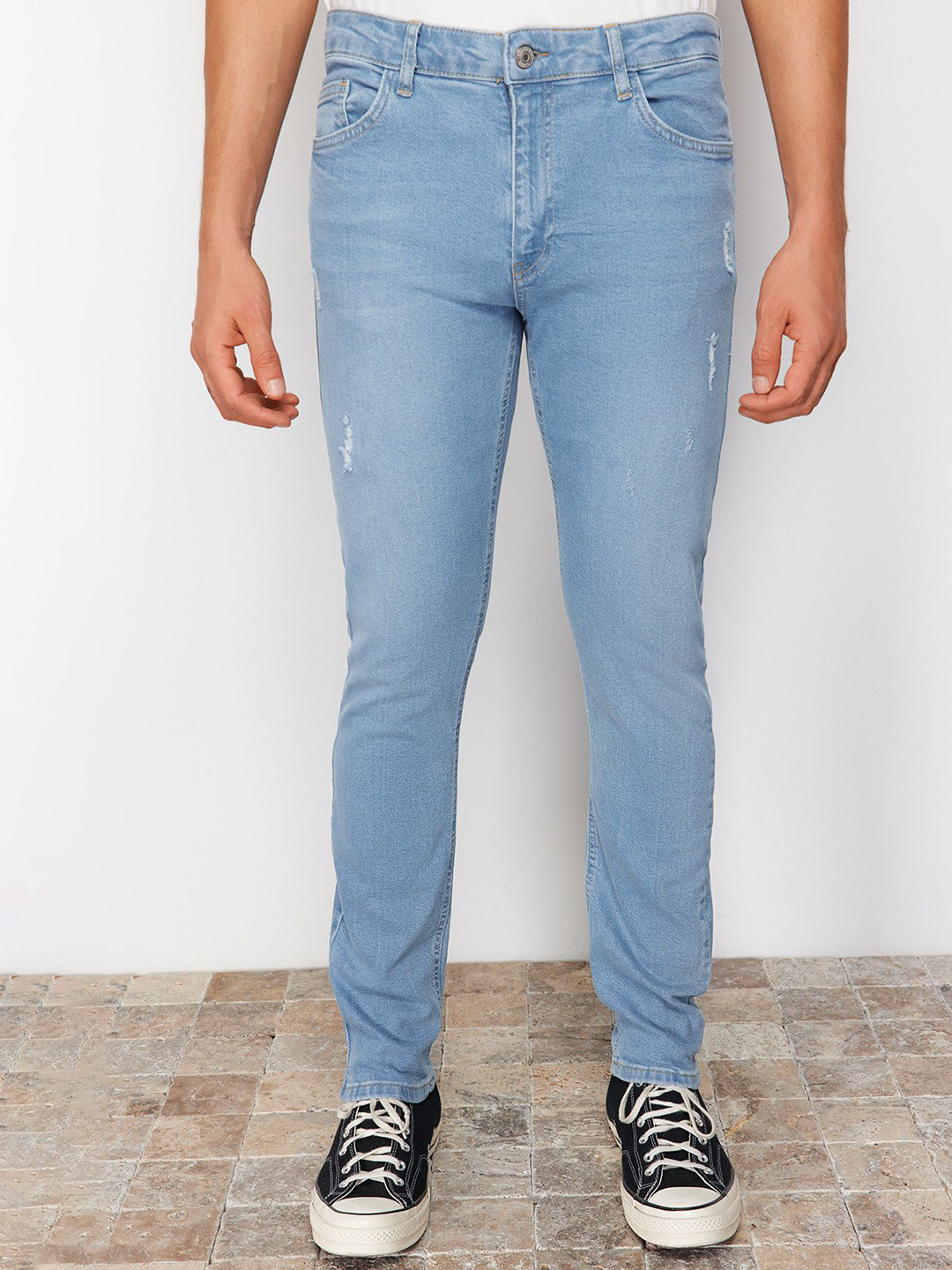 

Trendyol Men Slim Fit Low Distress Stretchable Light Fade Jeans, Blue