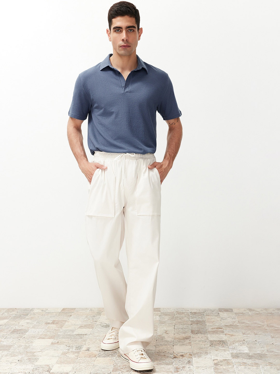 

Trendyol Men Mid-Rise Cotton Trousers, Na