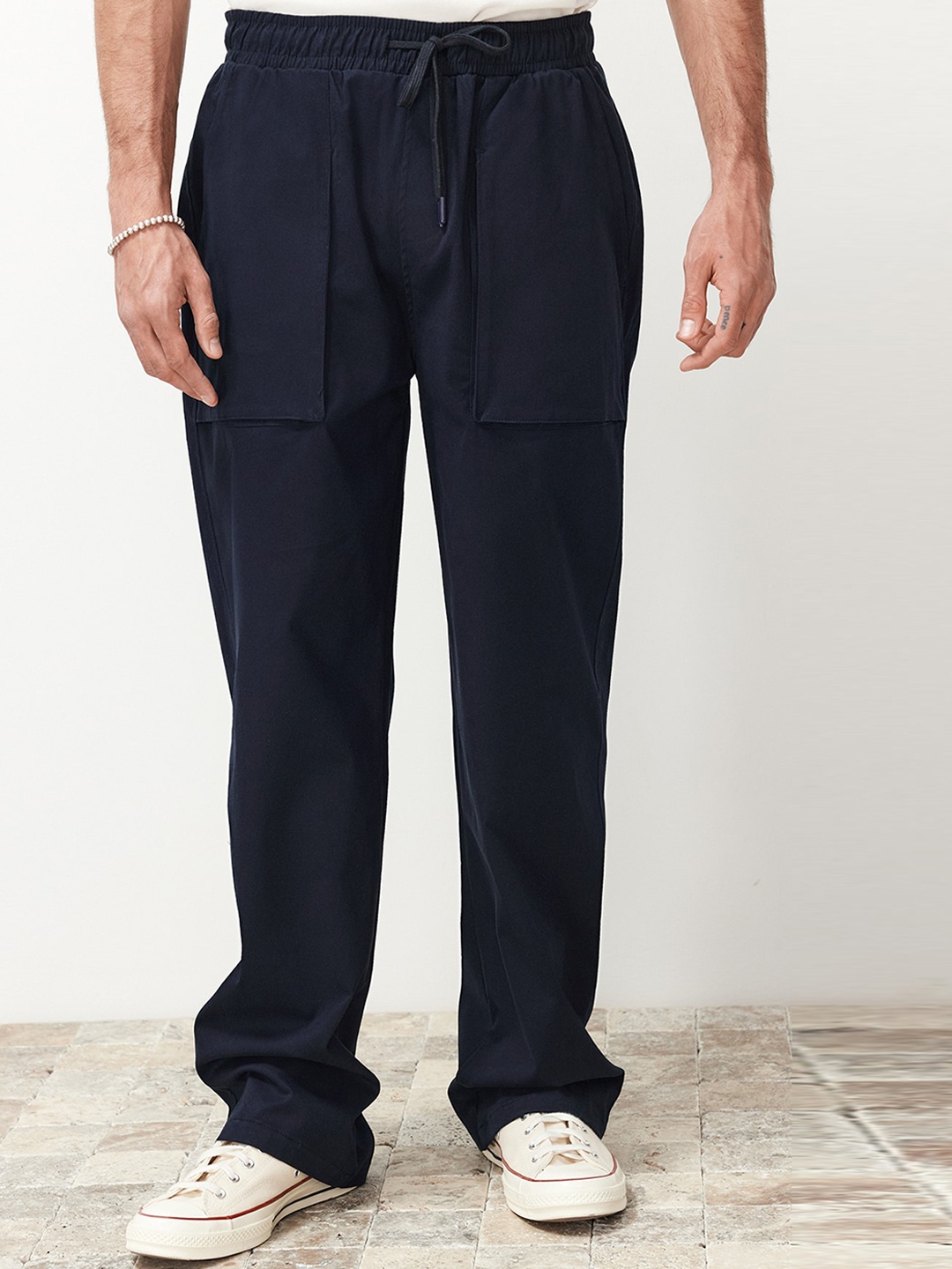 

Trendyol Men Mid-Rise Chinos Trousers, Na