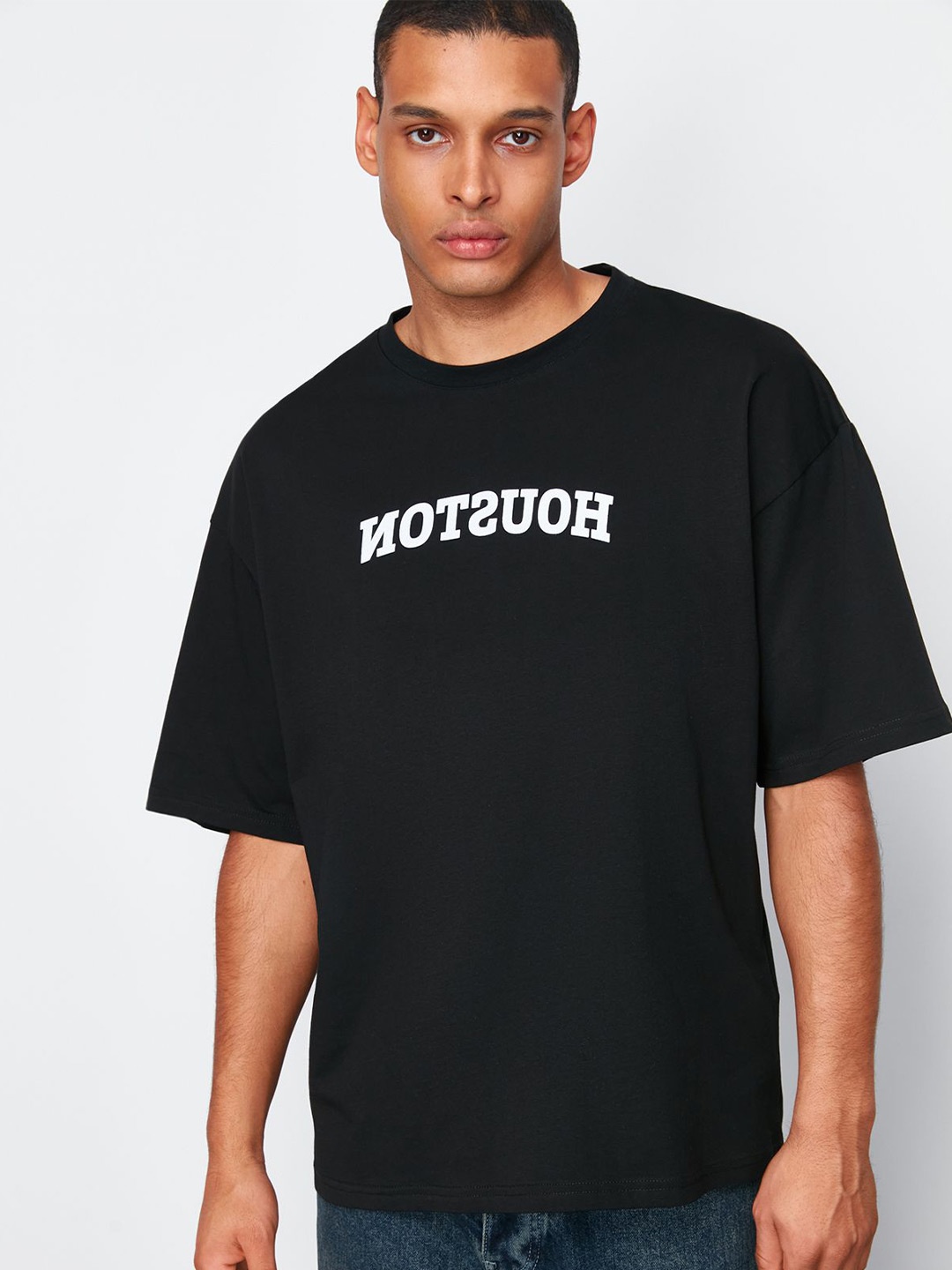 

Trendyol Men Typography Printed Applique T-shirt, Black