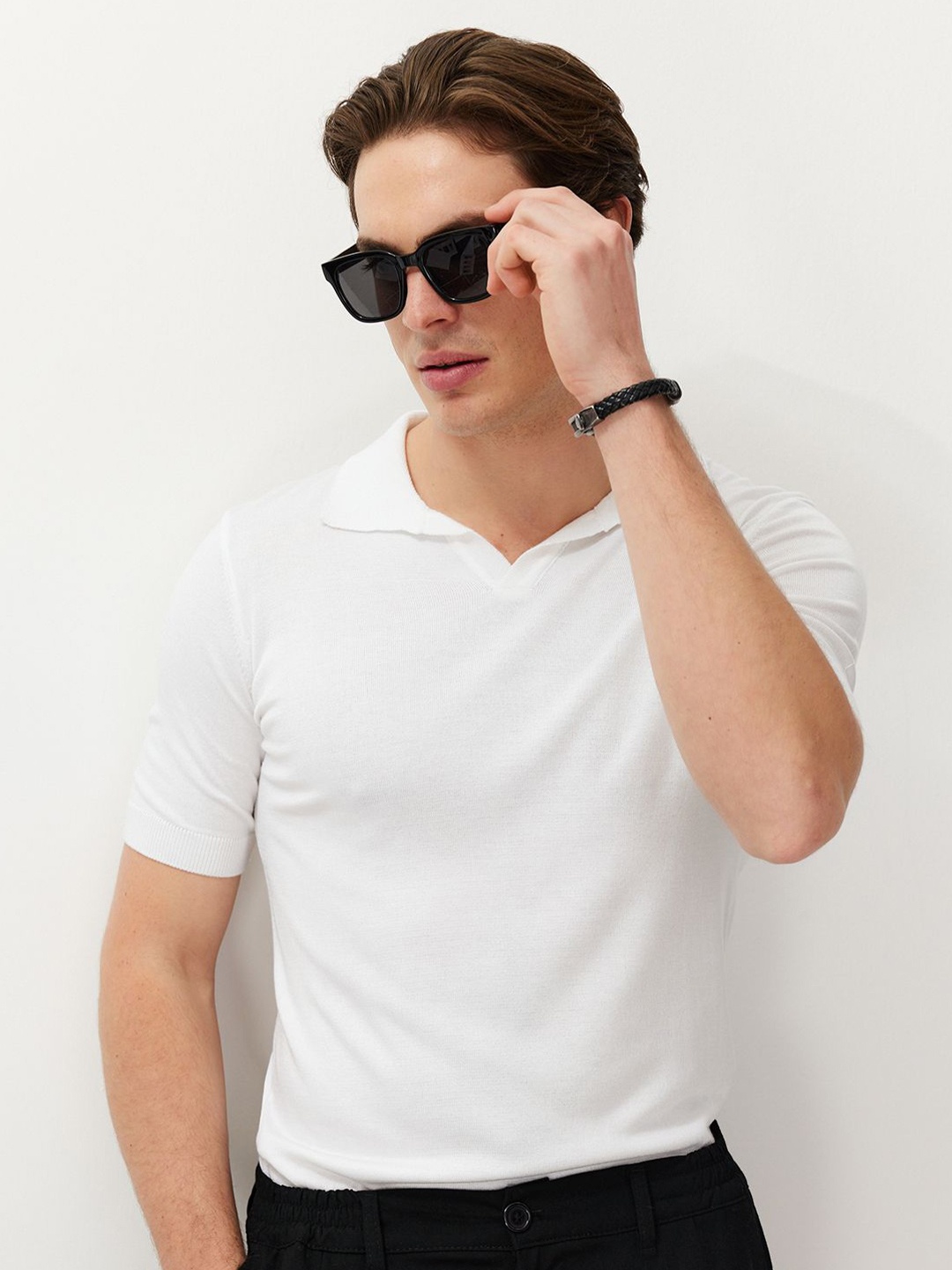 

Trendyol Men V-Neck Pockets T-shirt, Na