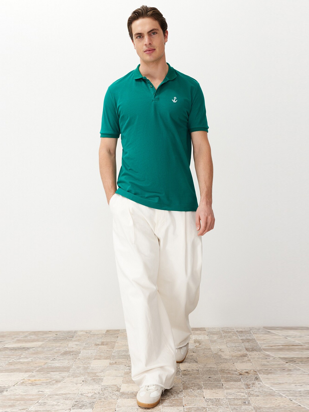 

Trendyol Men V-Neck Pockets T-shirt, Green