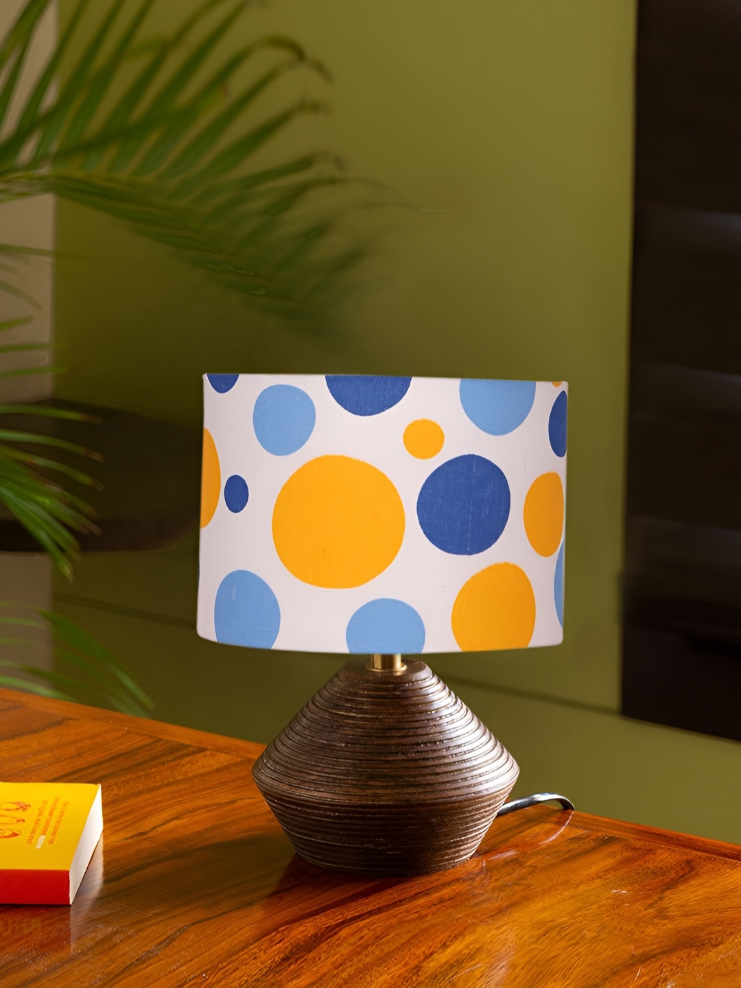 

Devansh White & Yellow Printed Wooden Contemporary Cylindrical Shaped Table Lamp