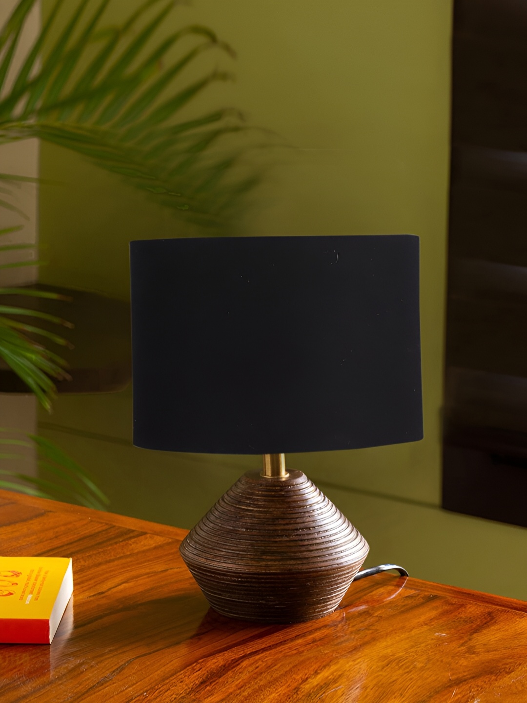 

Devansh Black Wooden Traditional Cylindrical Shaped Table Lamp