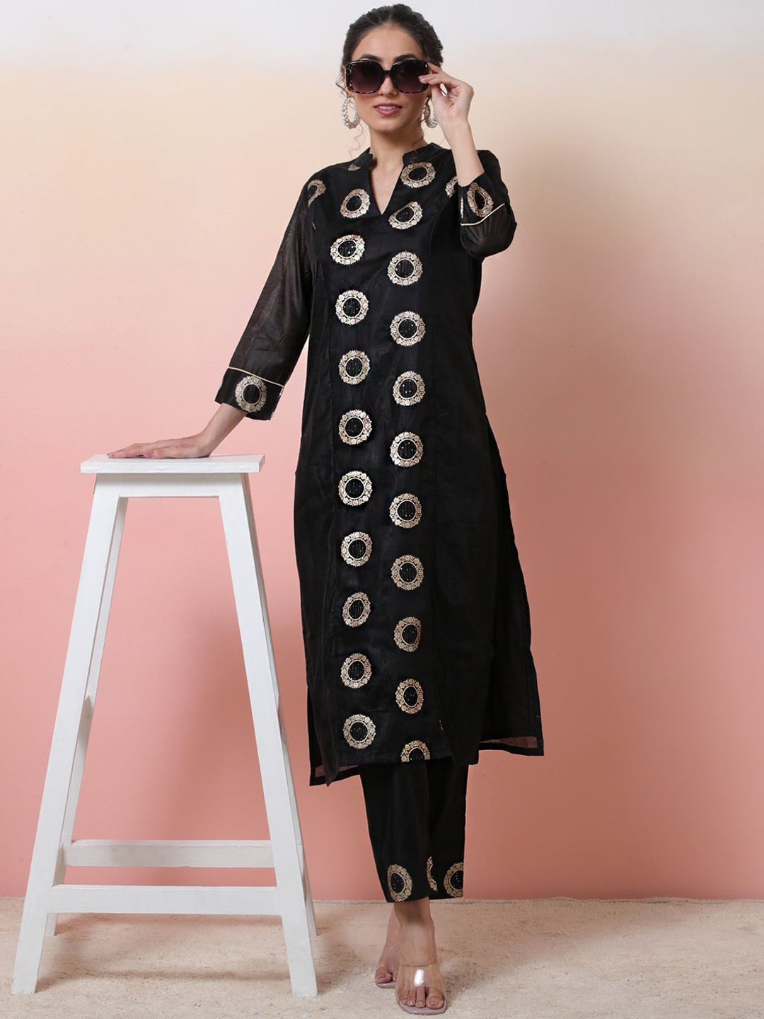 

Sangria Ethnic Motifs Woven Design V-Neck Sequinned Chanderi Silk Kurta With Trousers, Black