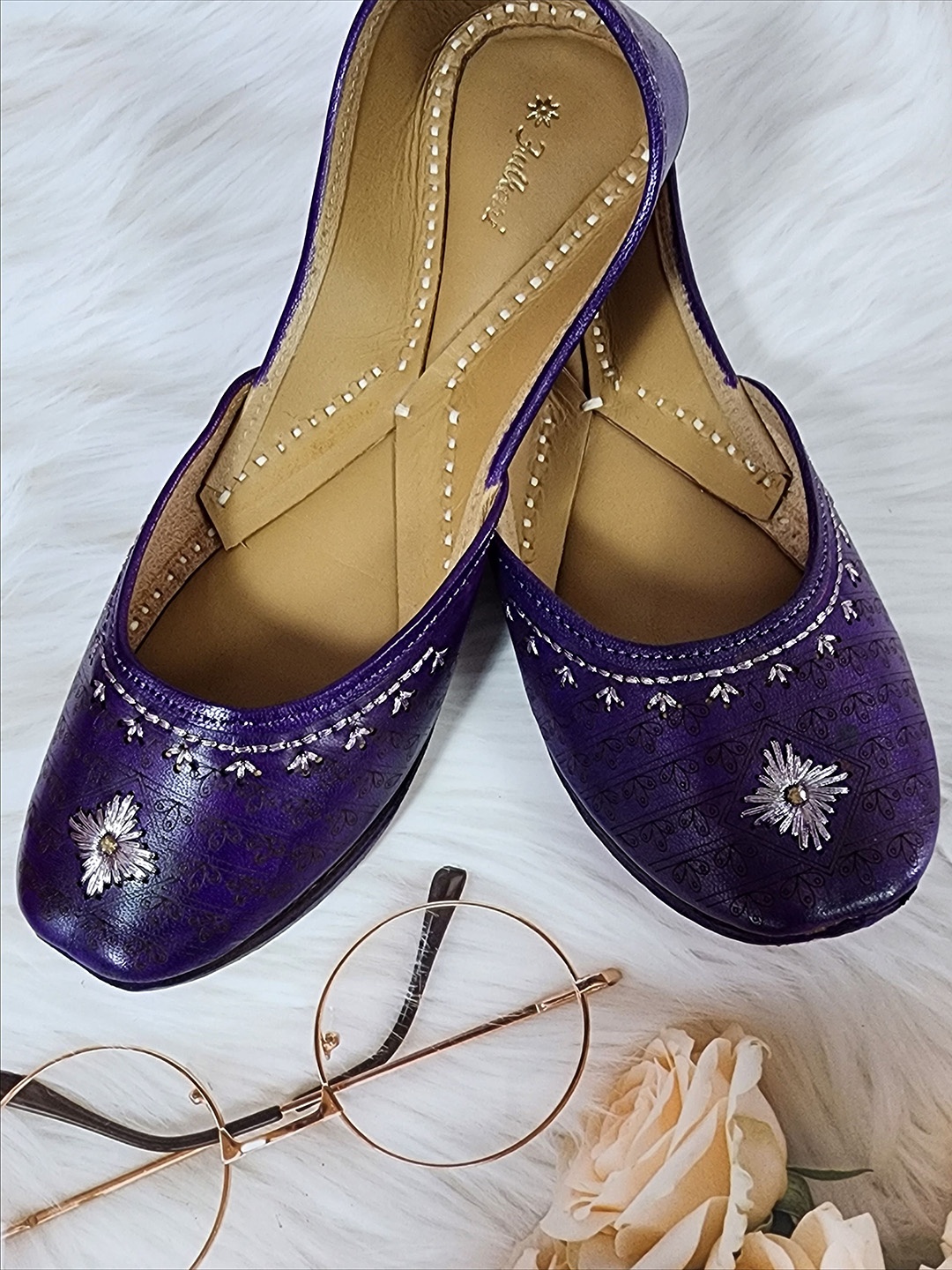 

Fulkari Embellished Round Toe Leather Mojaris, Blue