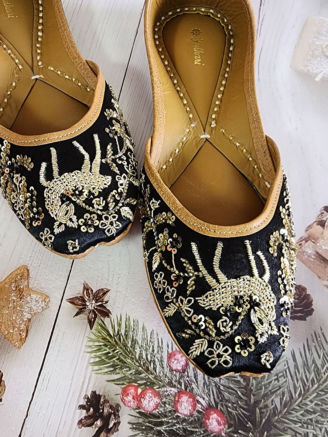 

Fulkari Embellished Round Toe Leather Mojaris, Black