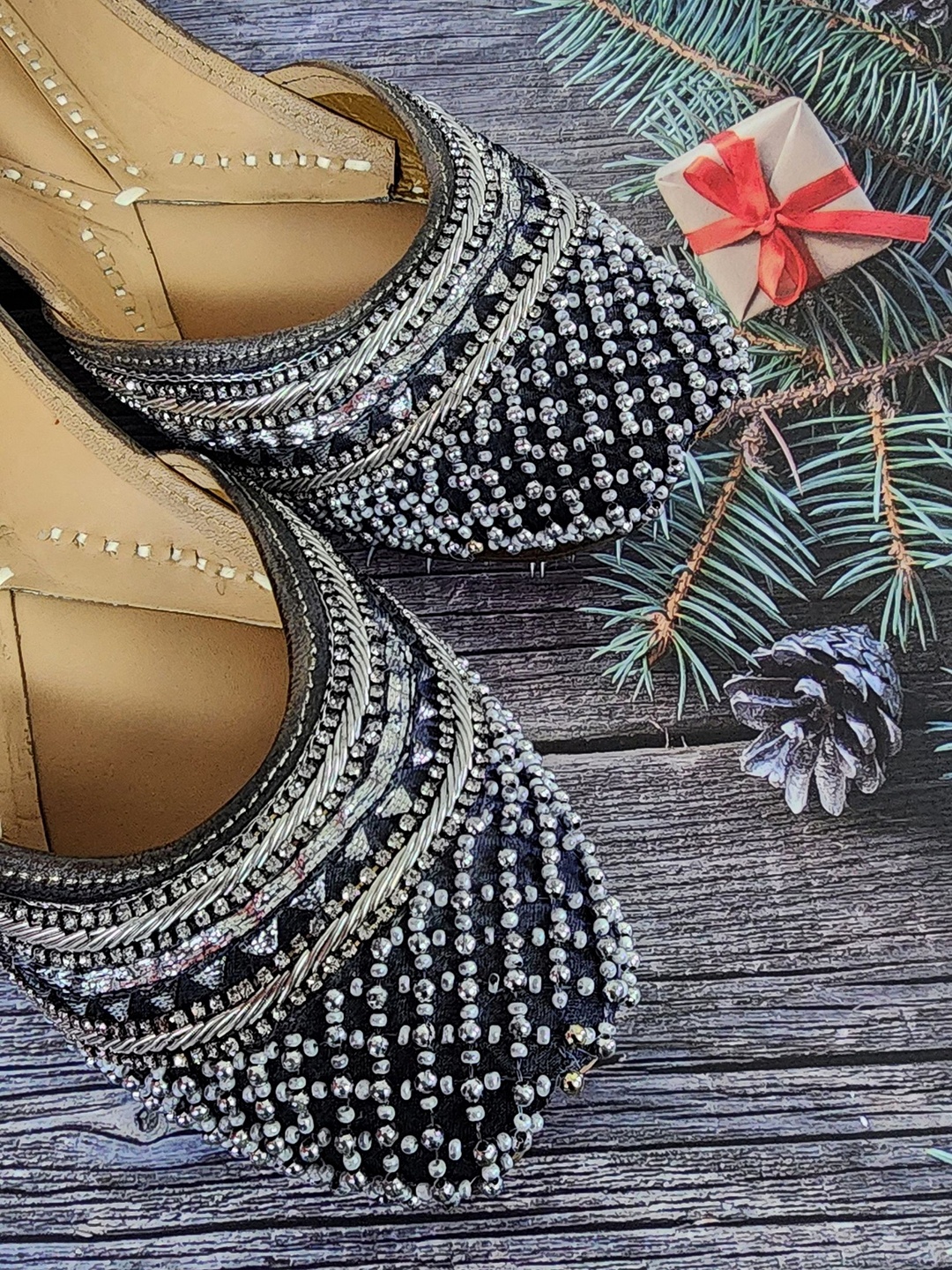 

Fulkari Embellished Round Toe Leather Mojaris, Grey