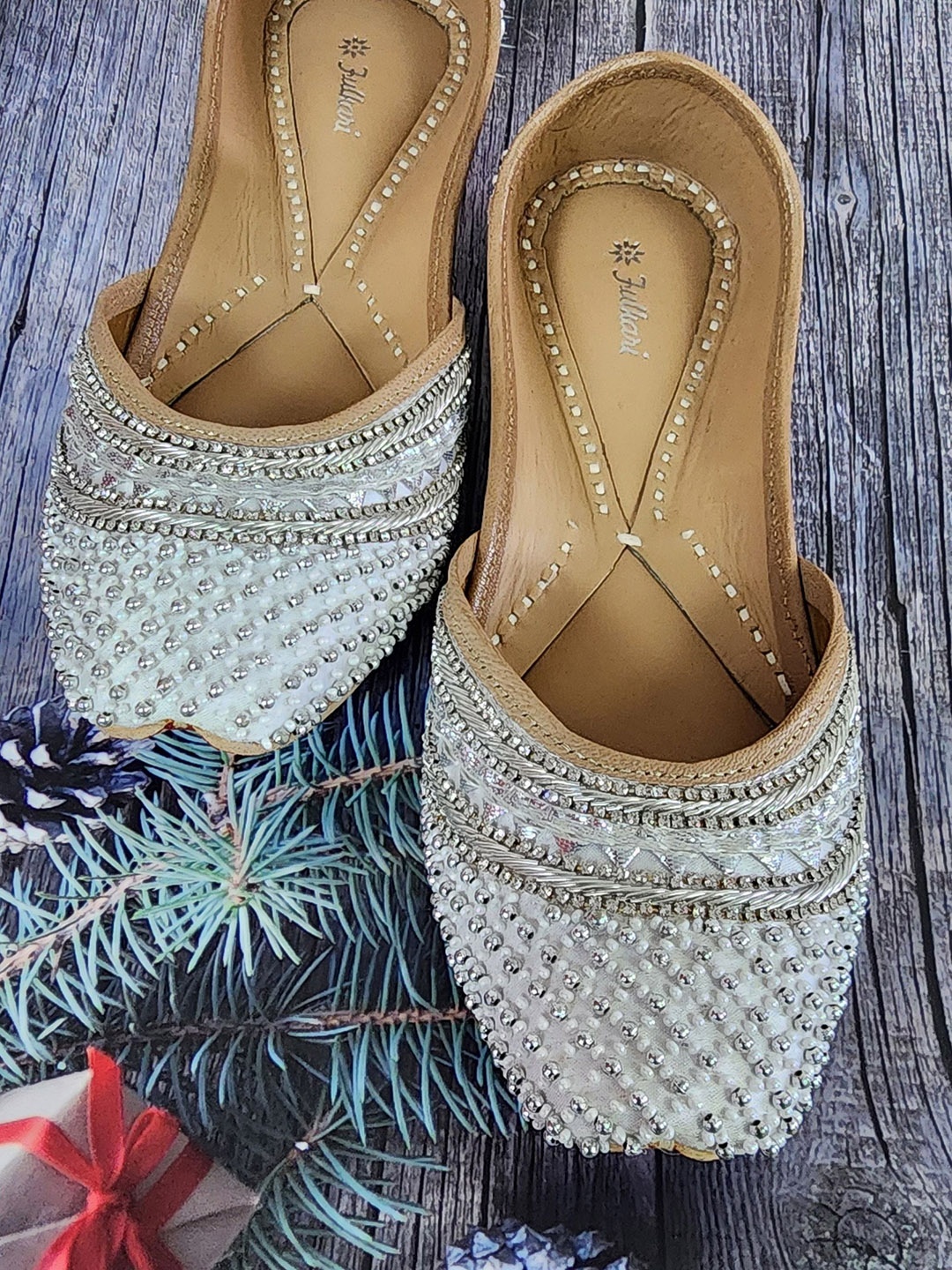 

Fulkari Embellished Round Toe Leather Mojaris, White