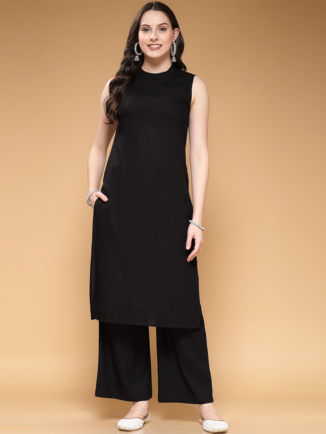 

kipek Black Sleeveless Straight Kurta with Palazzos