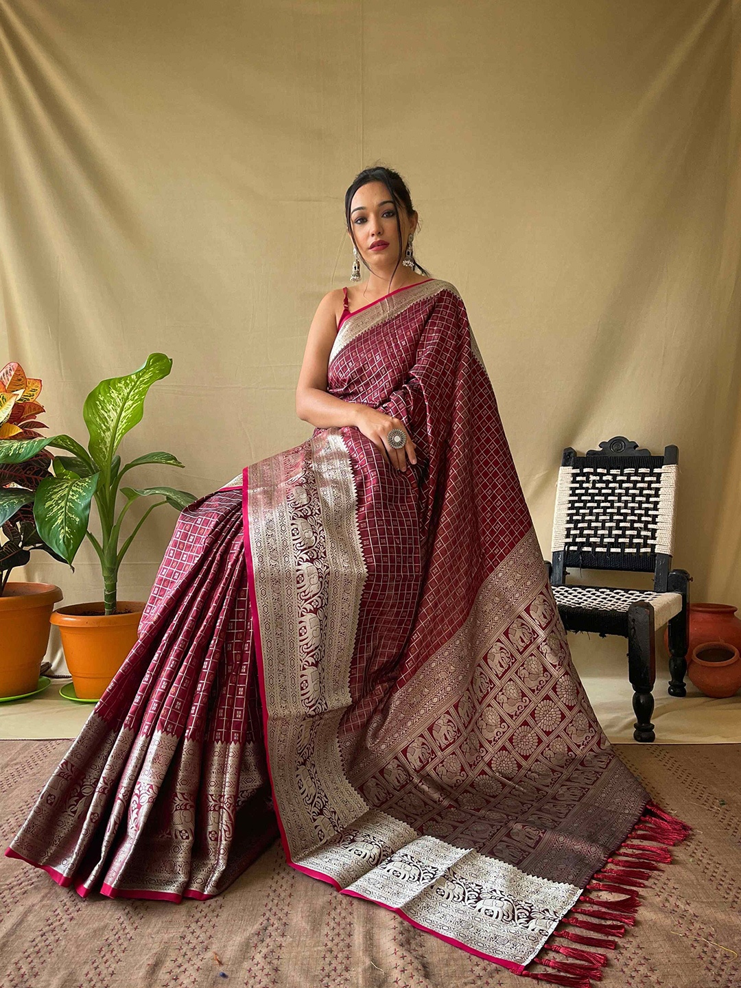 

DEVATITHI Woven Design Zari Banarasi Saree, Brown