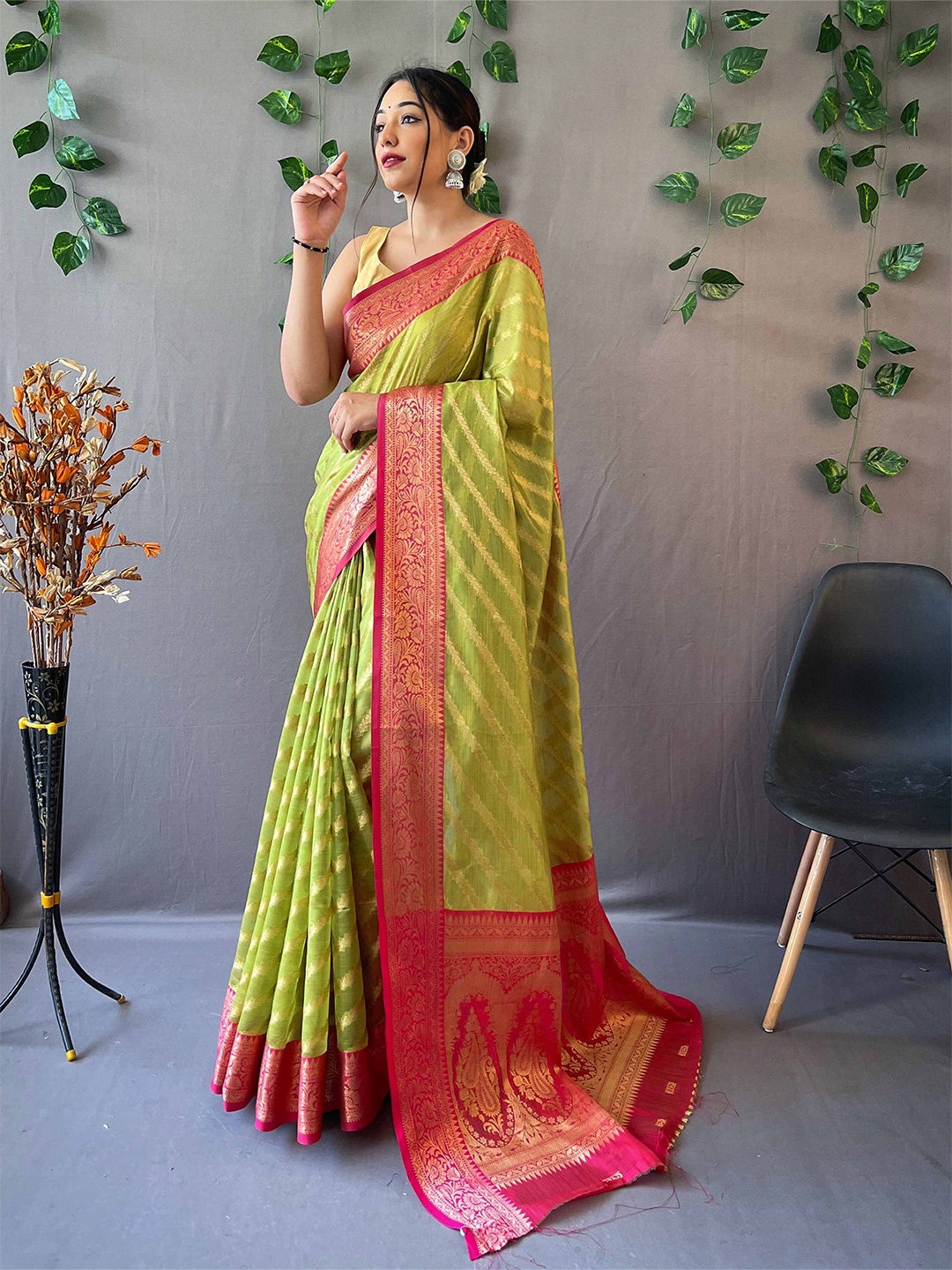 

DEVATITHI Woven Design Organza Saree, Lime green